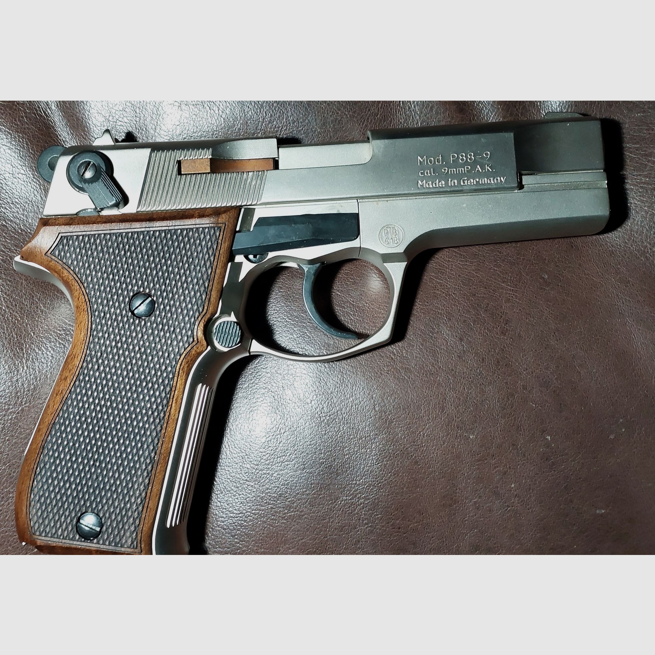 Walther P88 Schreckschuss Pistole 9mm P.A.K. Nickel Holzgriffe (PTB 613) Prachtstück!
