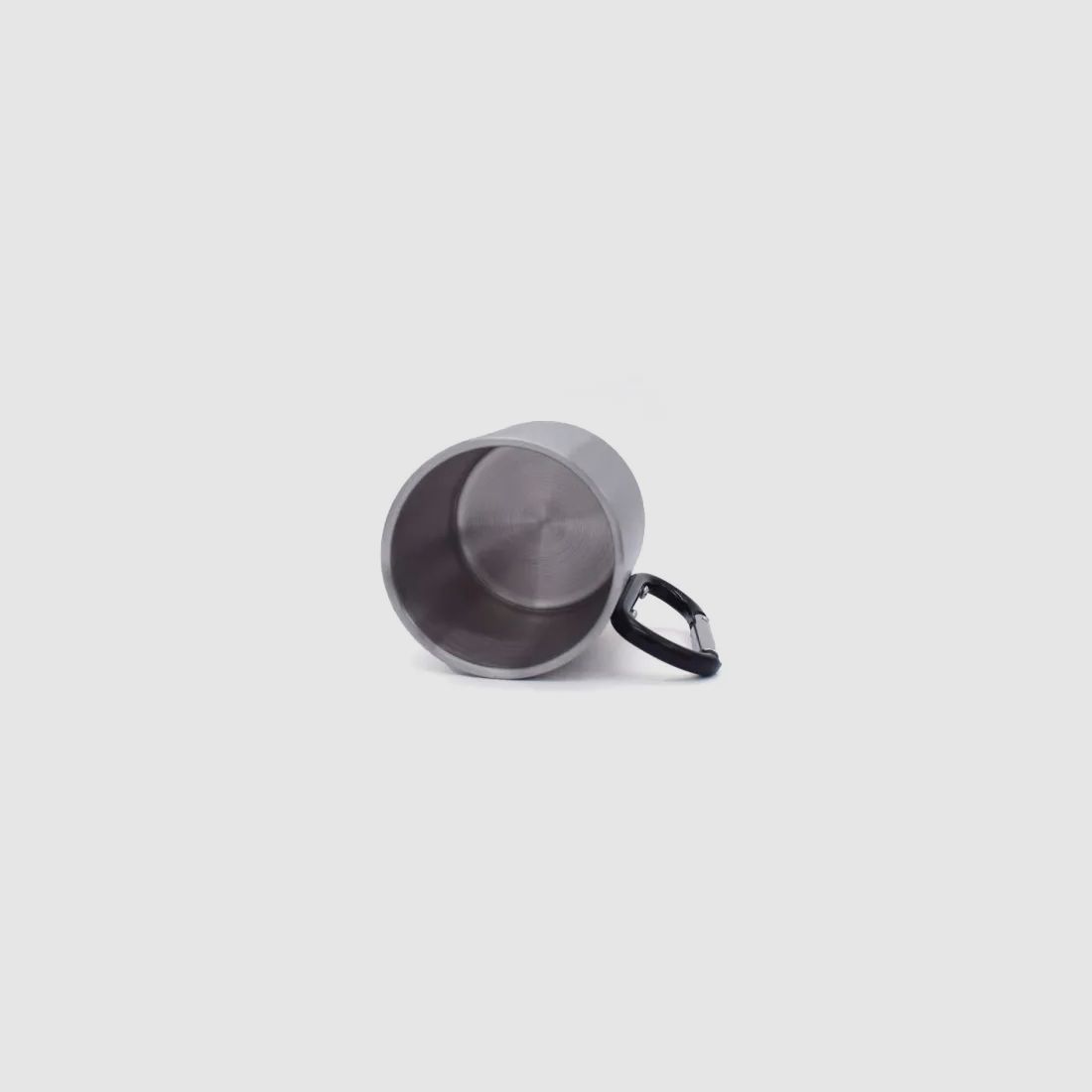 Double-walled stainless steel mug with green carabiner handle