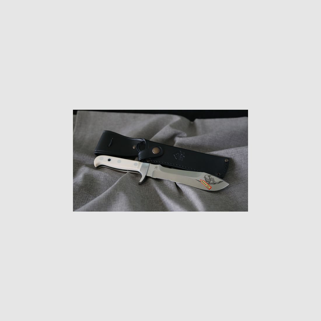 PUMA cazador blanco, elefante con caja de regalo de madera