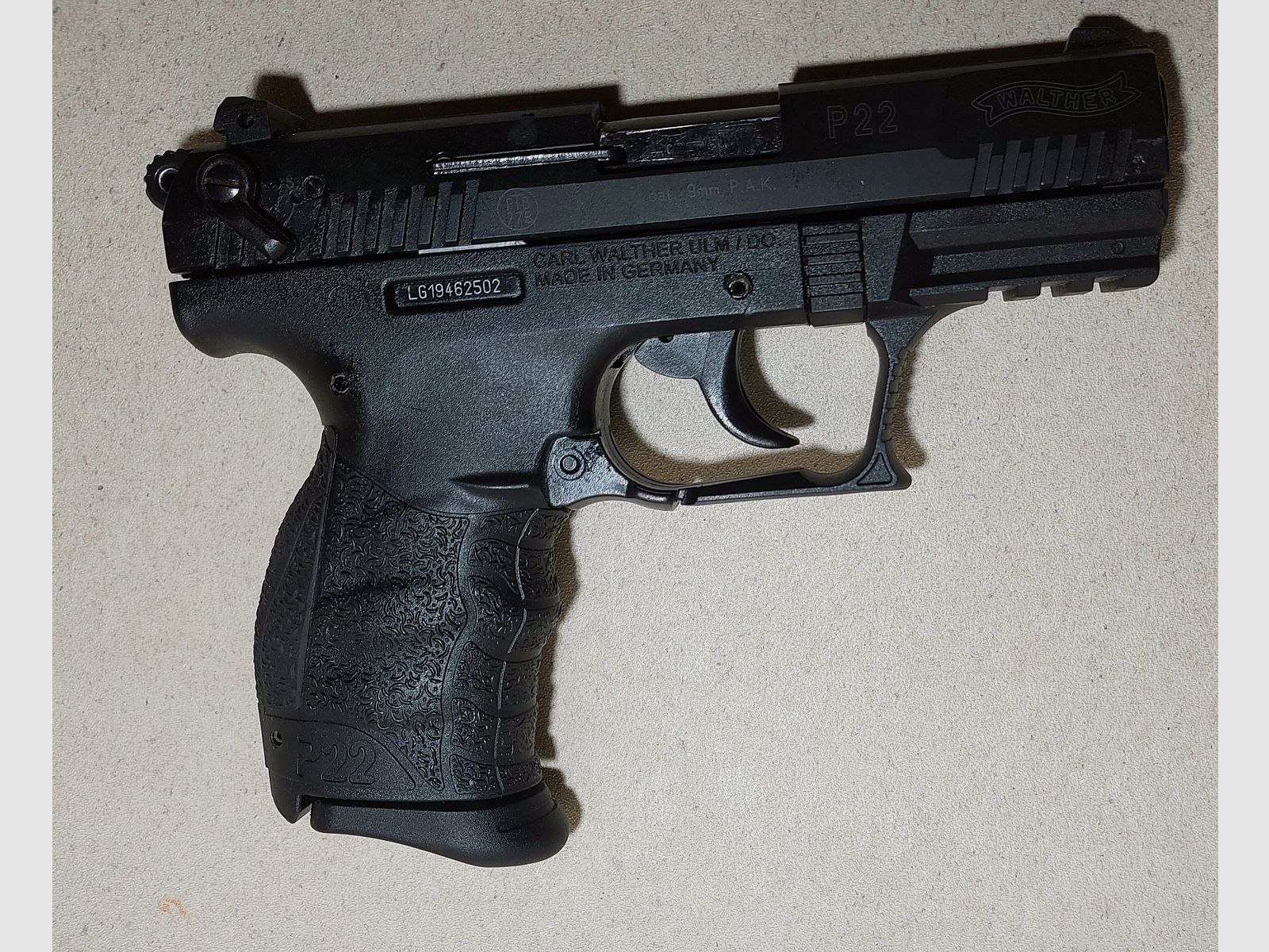 Walther P22Q Schreckschuss Pistole 9mm P.A.K. schwarz mit 2 Magazinen (PTB 778)