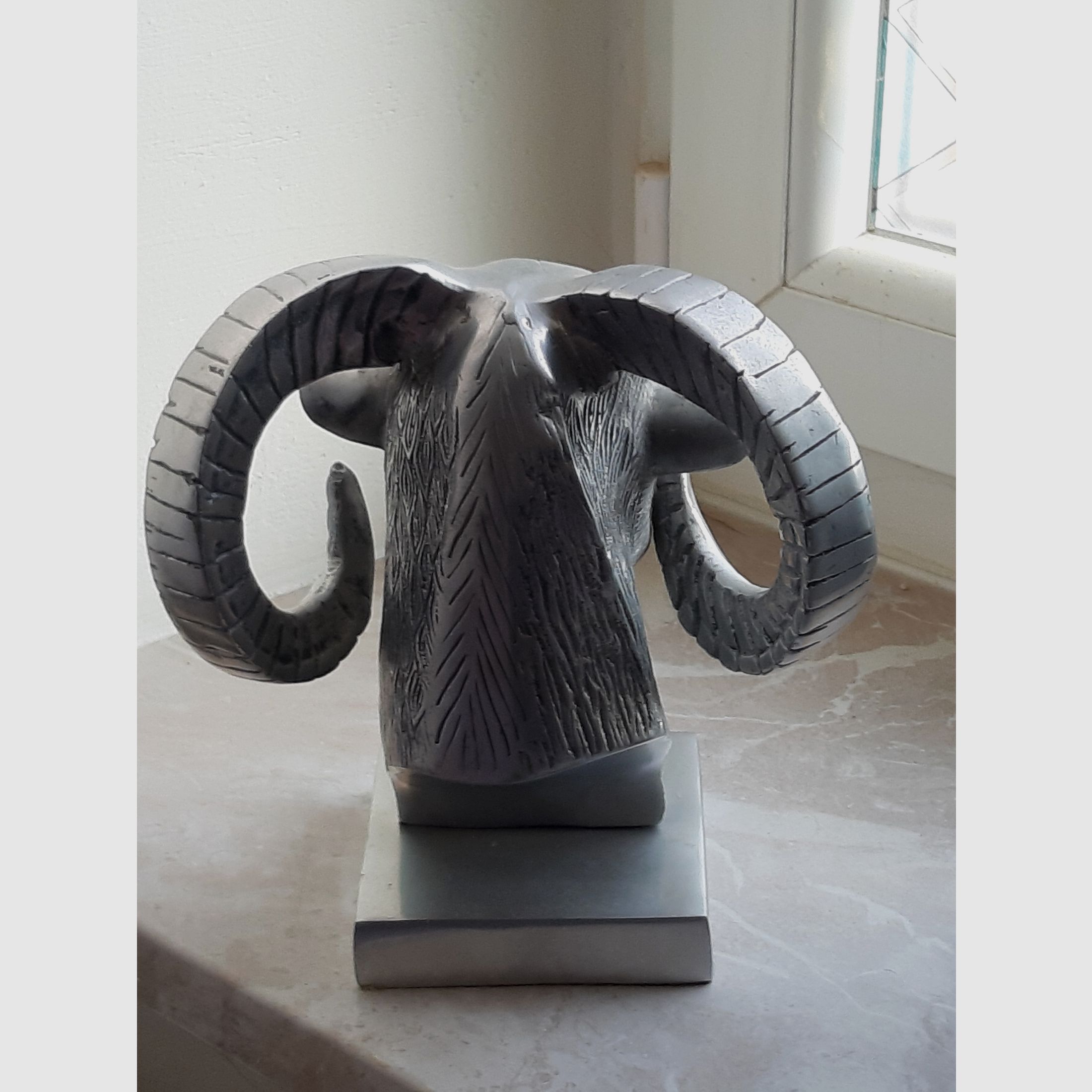 Noble RAM HEAD, an EYECATCHER on every desk