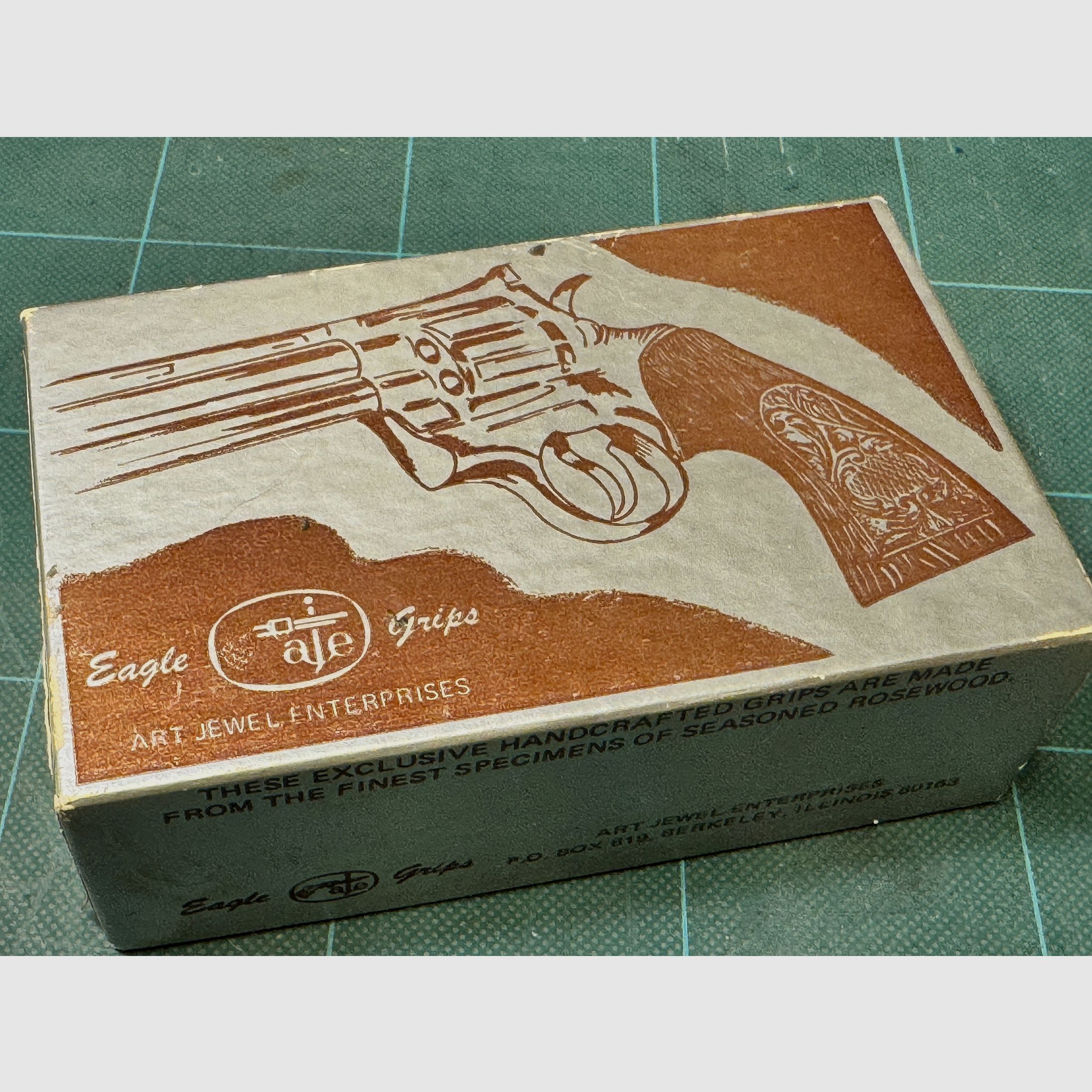 EAGLE GRIPS Buffalo Horn Grips (Genuine Buffalo Horn) S&W J-Frame Round Butt – Top condition in original packaging with exchange wedge!