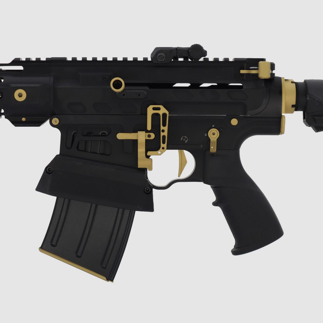  Huglu XR-8 Pro schwarz / gold