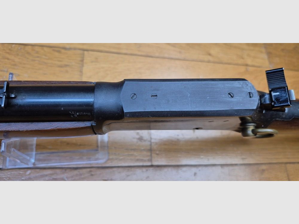 Schöne Unterhebelrepetierbüchse Marlin Modell 1894 – Waffe von 1971 – Kal. .44Mag – In 10+1 Schuss – Gutes Holz aus amerikanischem Nussbaum mit selbstgemachter Schulterstütze – Ultra flüssige Mechanik – Wunderschöner Lauf von 51 cm – Eine universelle Schusswaffe in BE+/TBE, Bild 17 von 30