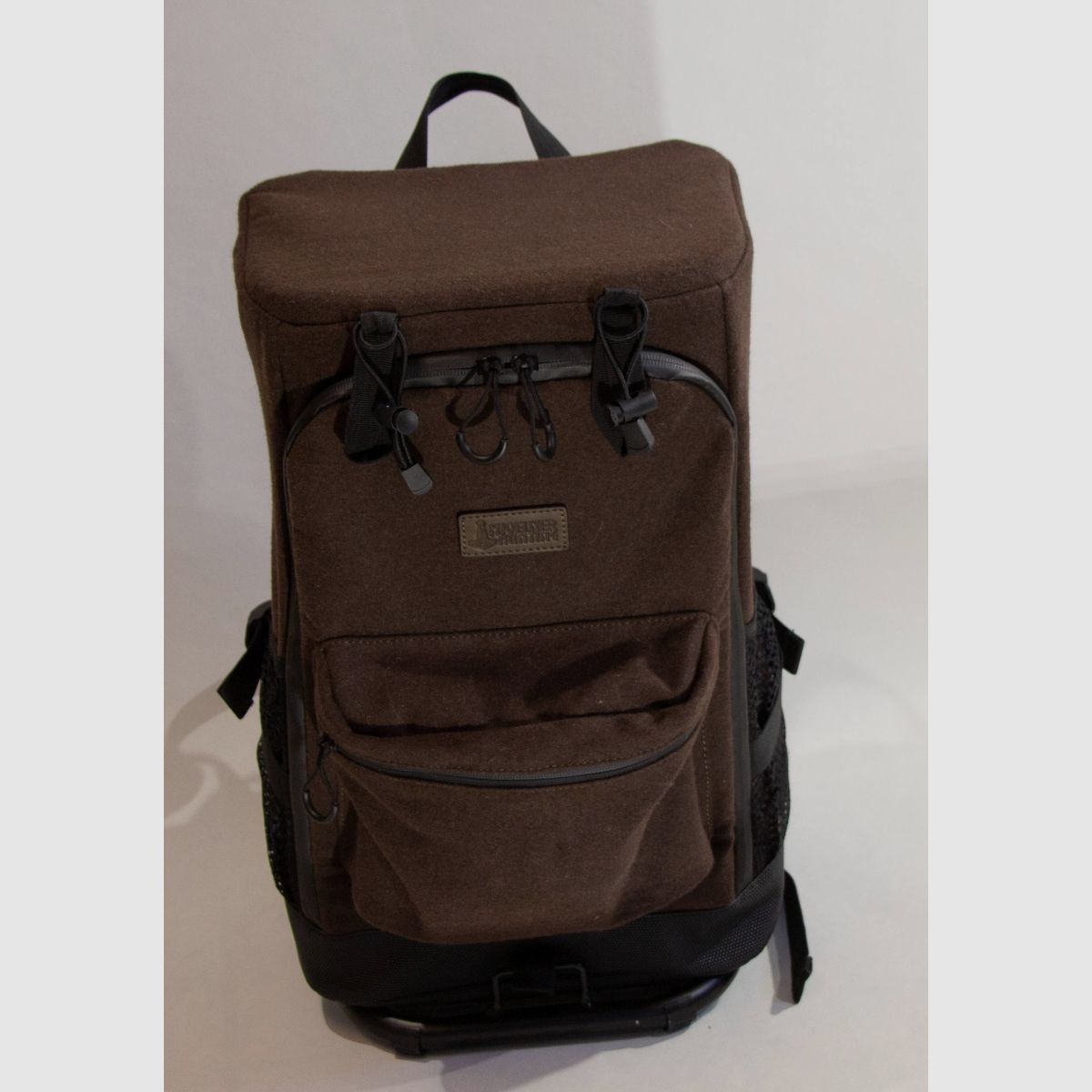 MJOELNER HUNTING Rucksackstuhl Björn Braun mit Metallrahmen