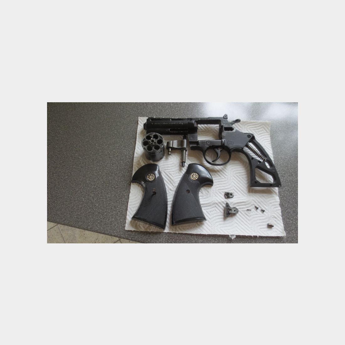 Defekter Umarex Python Revolver , Ersatzteilspender , Ersatzteile Teile für Bastler