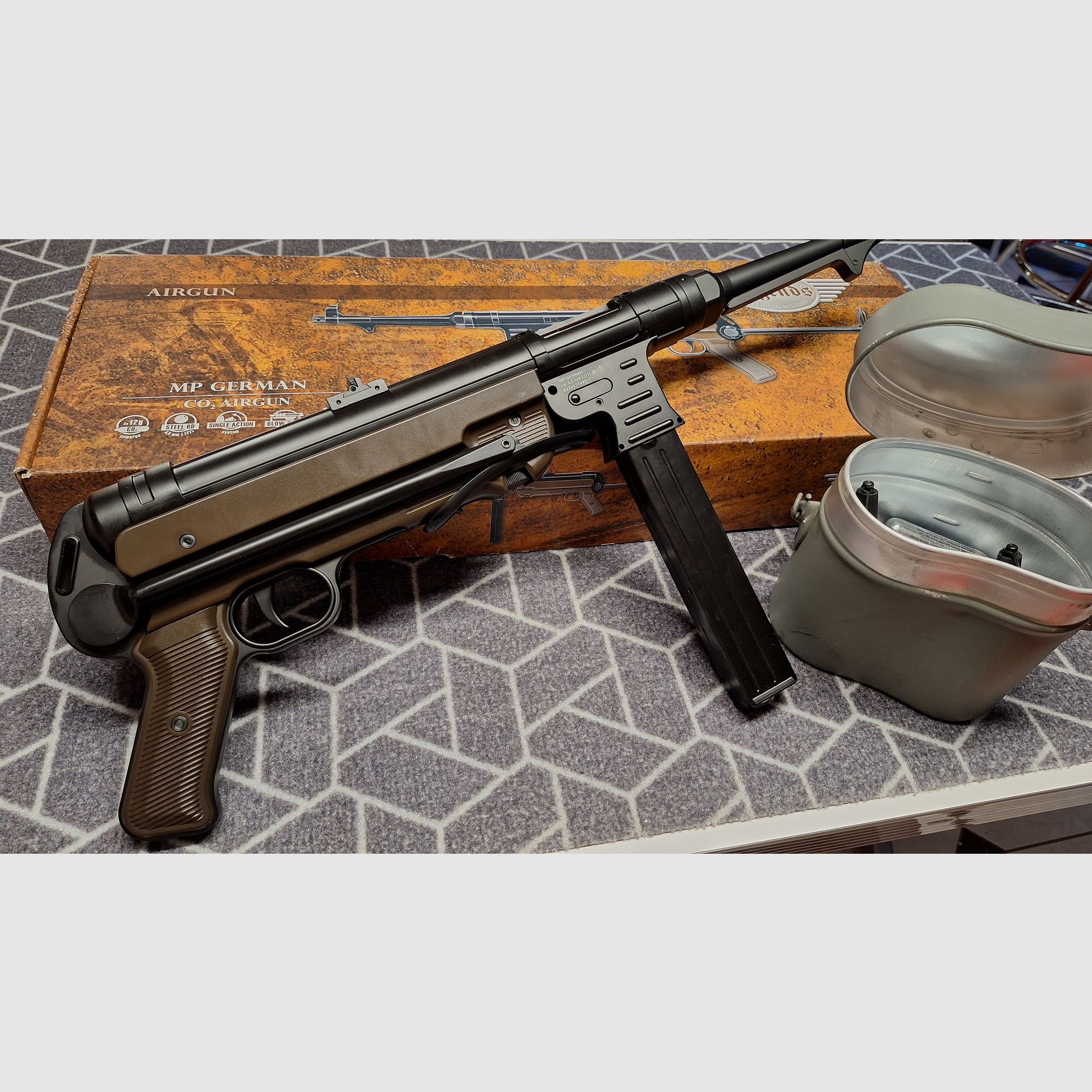 Legendy MP40 - 4,5 mm stalowe BB Co2 - Całkowicie metalowy! Z CO2+amunicją+uchwytem!