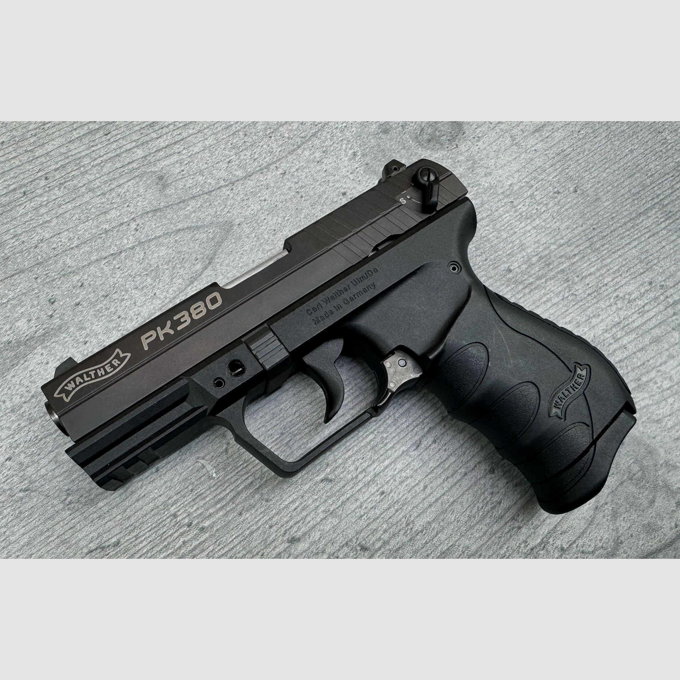 Vorführwaffe Carl WALTHER PK380 Cal. 380 / 9mm Browning in Schwarz