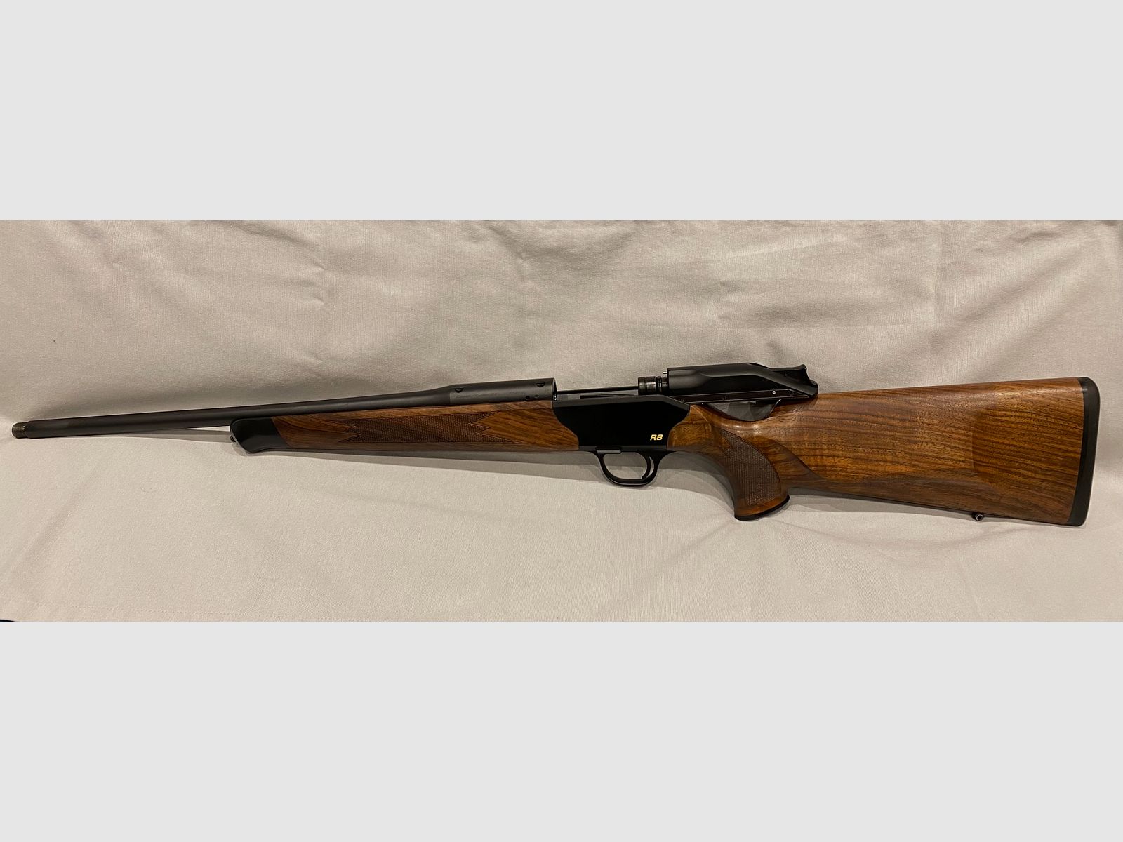 Blaser R8 Standard, Holzschaft, schwarzer Systemkasten