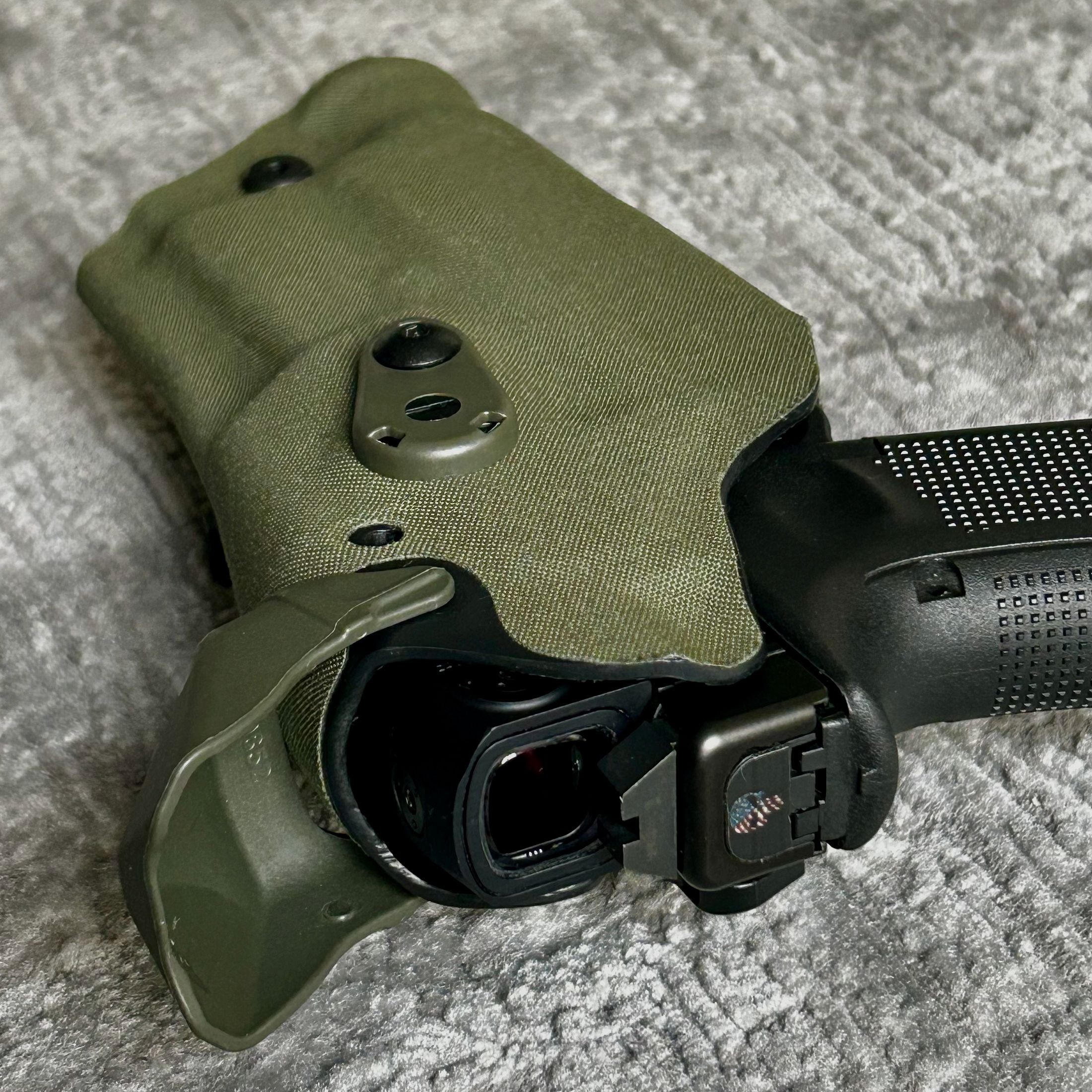 Glock 45 MOS FS Kal. 9mm + AIMPOINT ACRO + SAFARILAND Holster