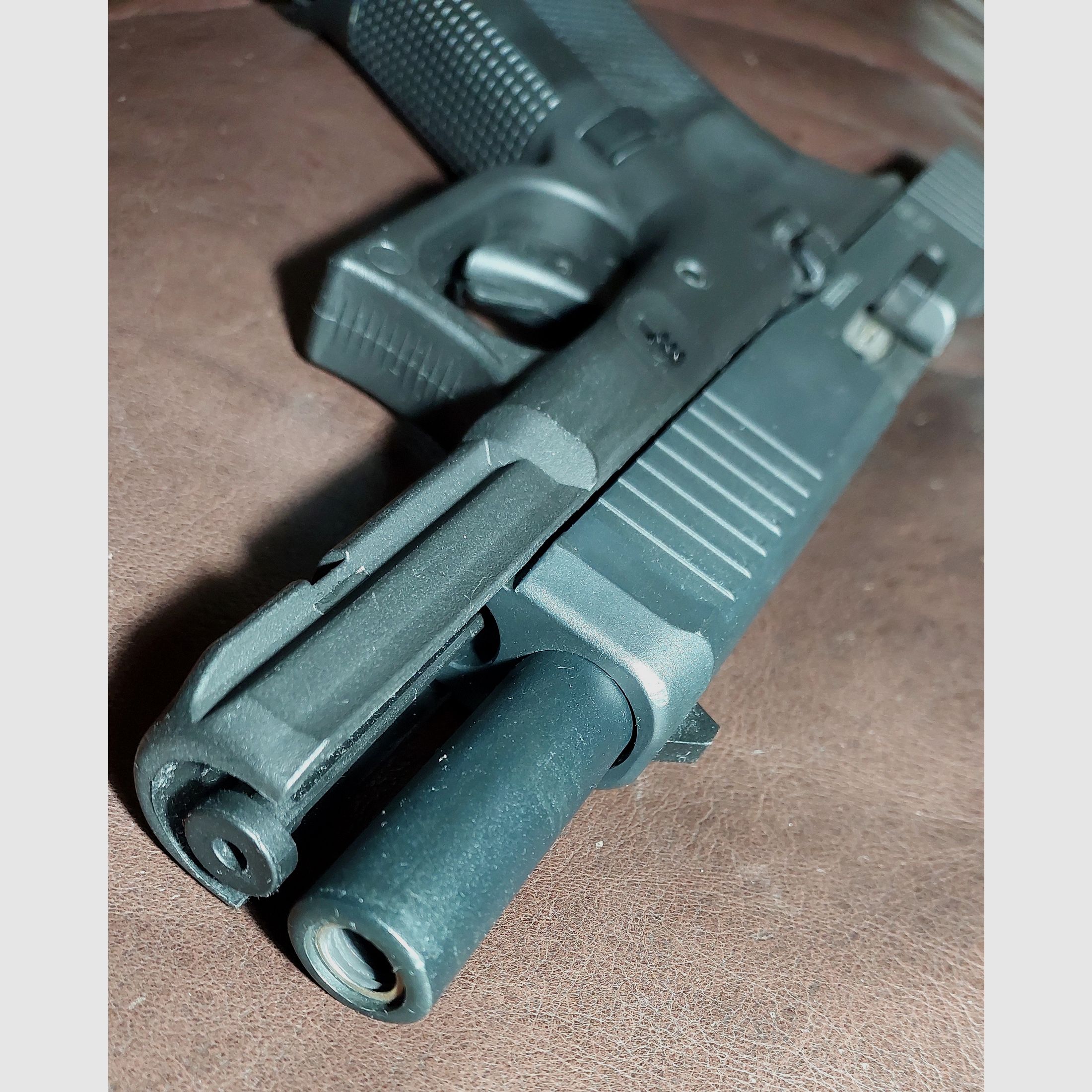 Glock 17 Gen5 Schreckschuss Pistole 9mm P.A.K. schwarz (PTB 1068) - 2 Magazine - Taktisches IWB Holster Rex Arms Sidecar