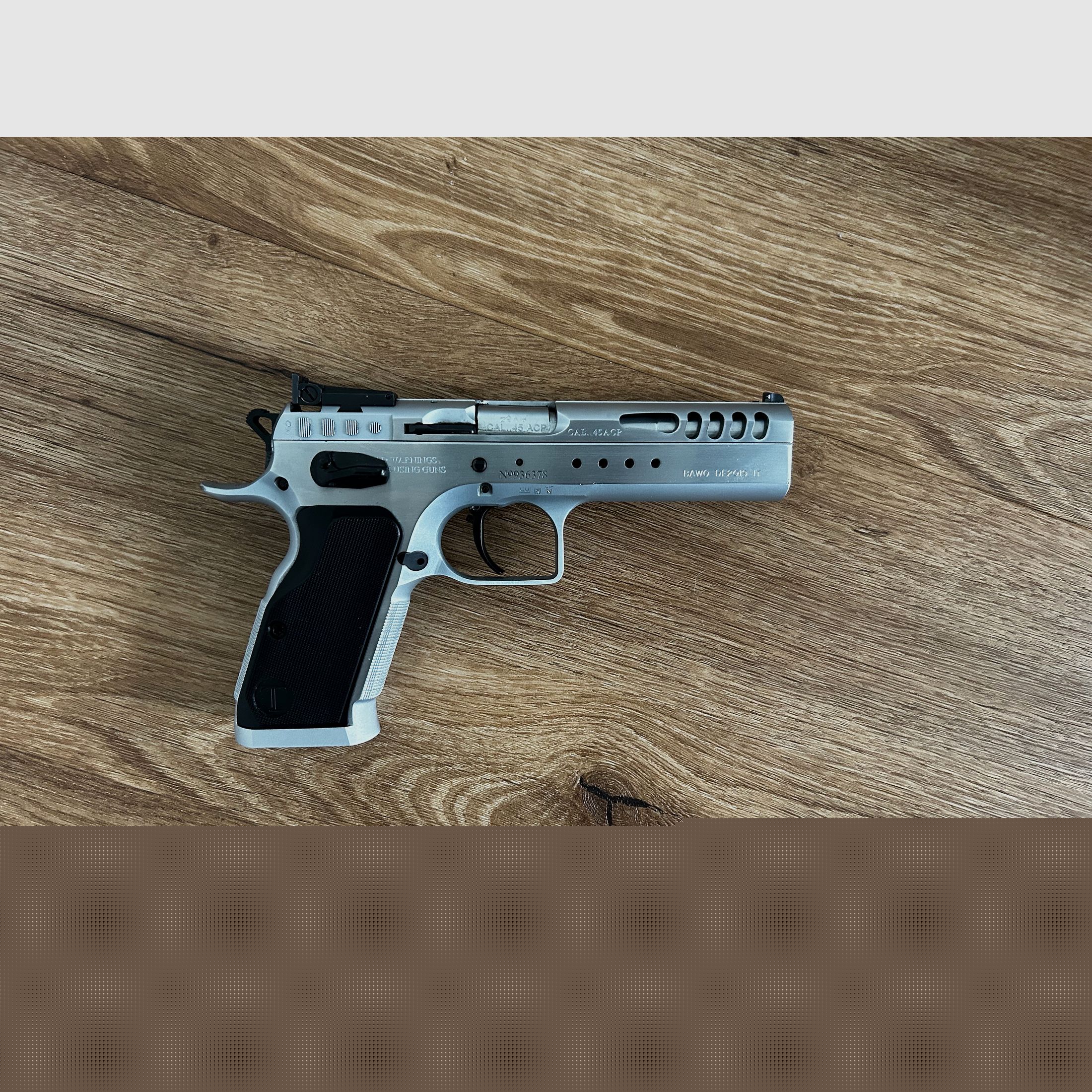 Tanfoglio Pistole Limited Custom, 5" Kaliber .45ACP