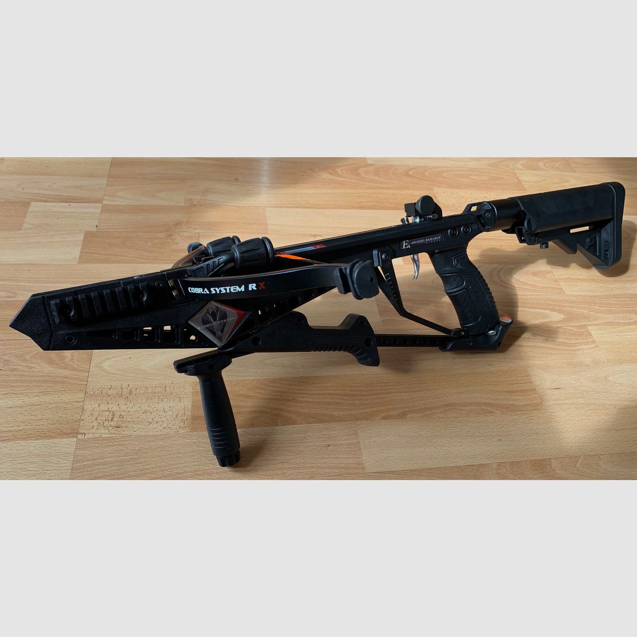 EK Archery Adder Repetierarmbrust mit viel Zubehör