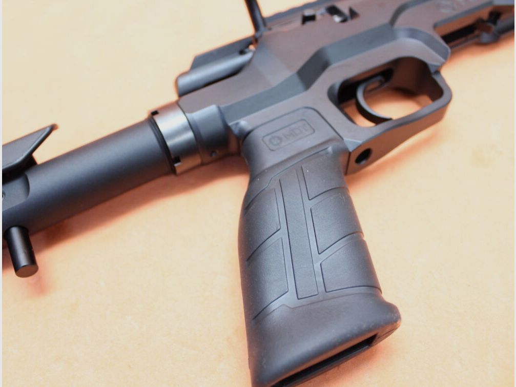 CZUB Rep.Büchse .22lr CZUB CZ457 MDT Chassis 20" Varmint Lauf/ Gewinde 1/2-20