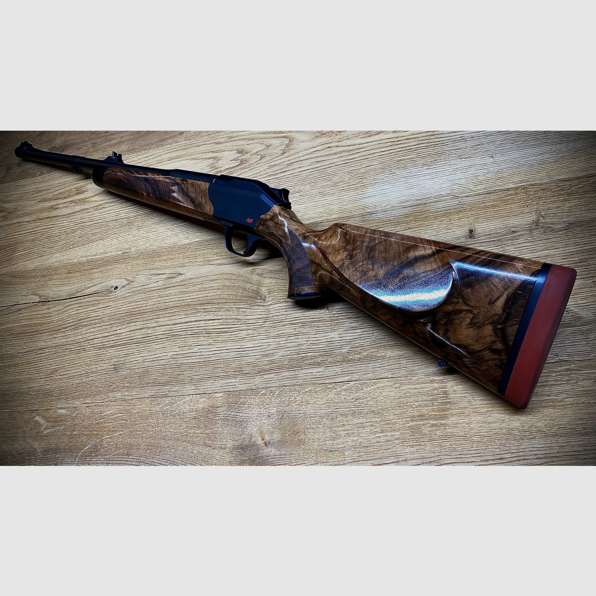 Blaser R8 Kilombero / HK 7 / Kal. .375 H. & H. Mag. / Offene Visierung / Kickstop / TRAUMWAFFE