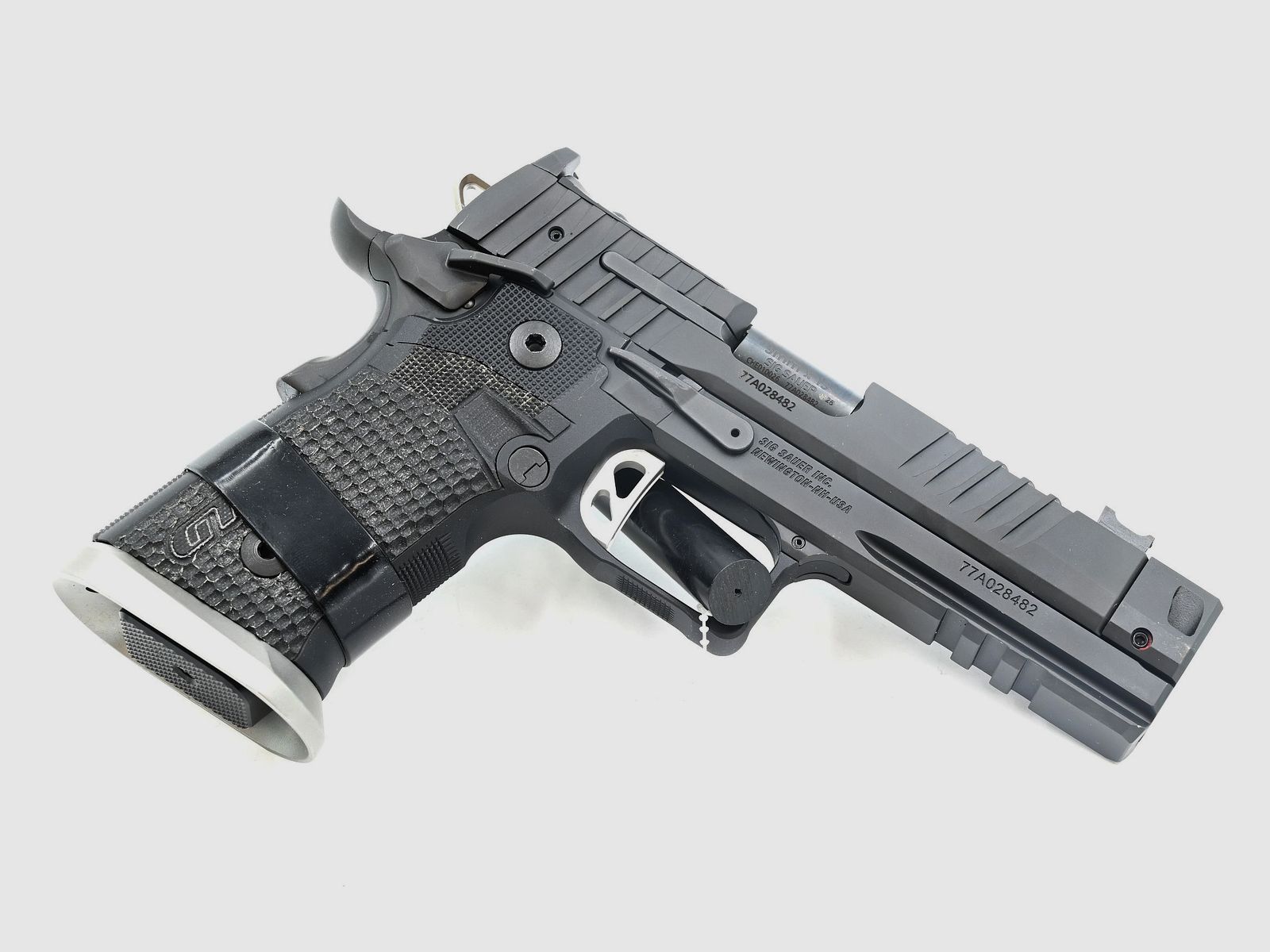 Pistolet SigSauer P211 GTO, SAO Action Unique, OR, 9×19, 17 coups, 3 chargeurs, image 2 sur 2