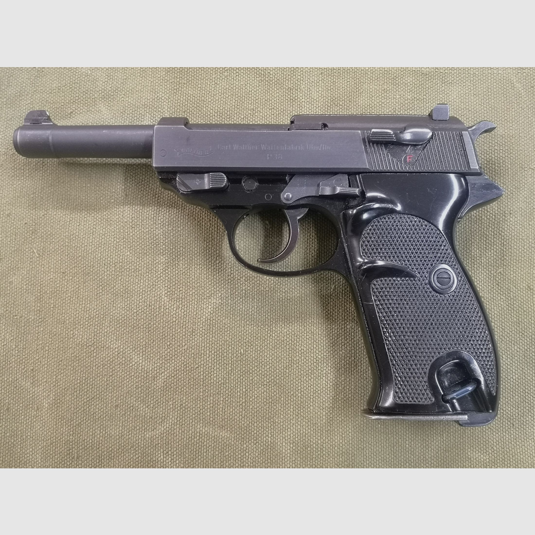 Walther P38 Pistolentasche und 4 Magazine