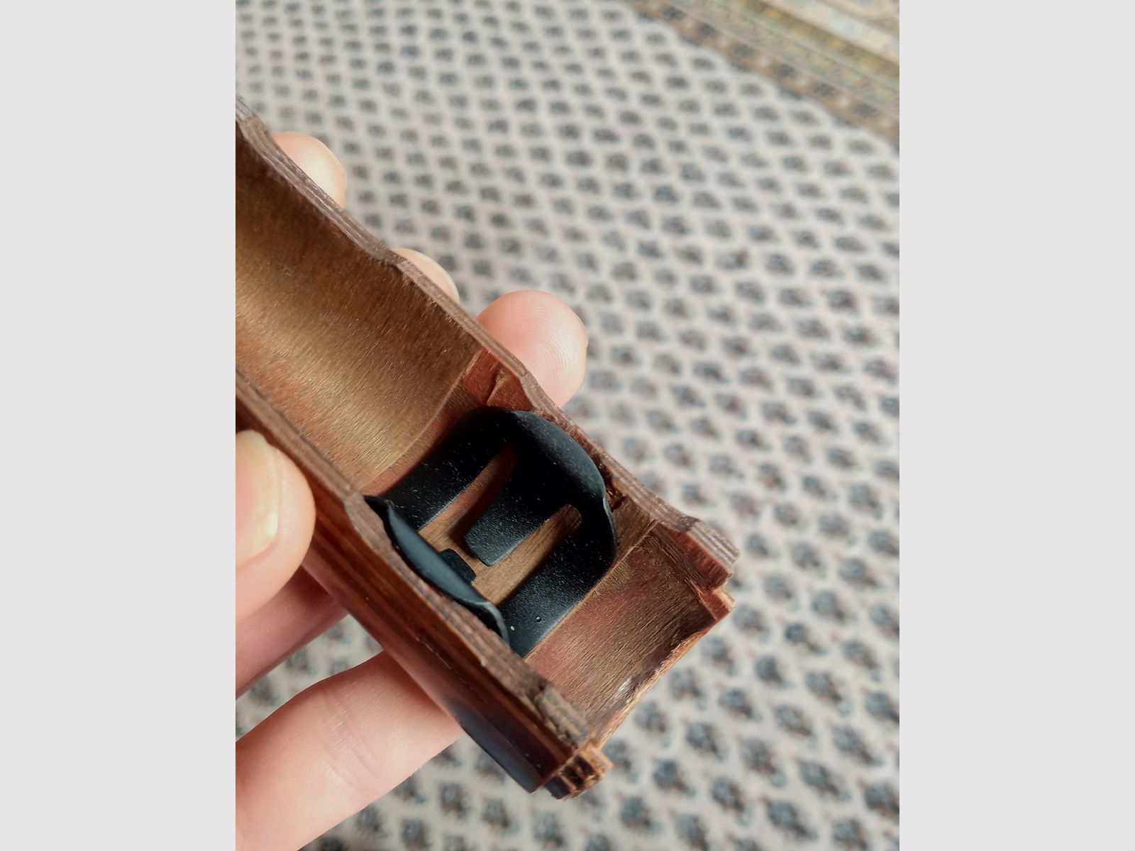 Protezione in legno per AKS-74u / Krinkov russo con molla e distanziatore Tula circa 1985 protezione in legno AKSU