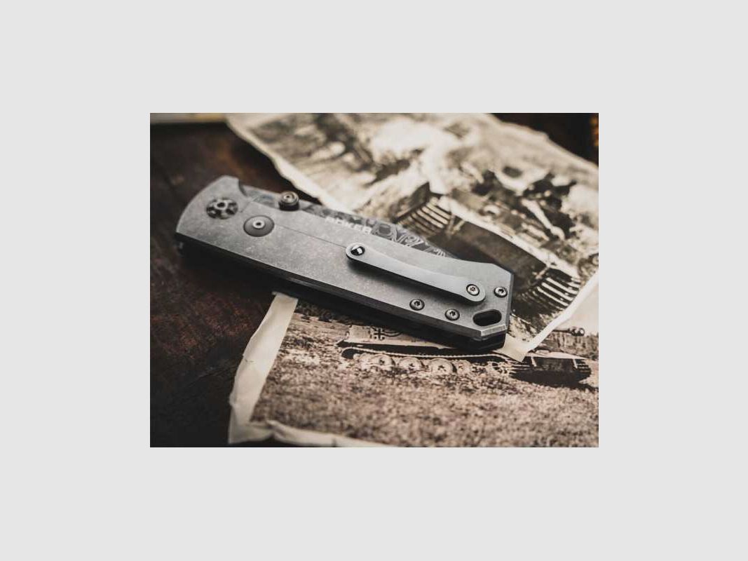 Coltello Böker Tiger in acciaio damascato con manico in Micarta