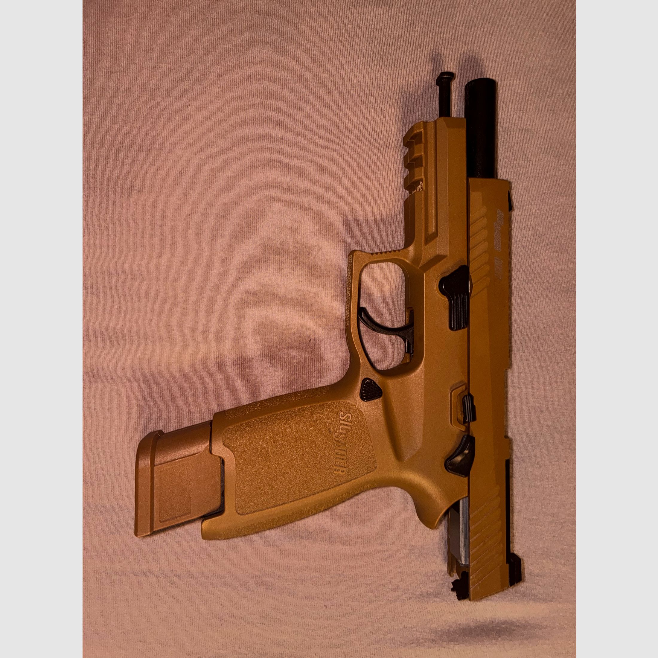 VFC Sig Sauer ProForce P320-M17 w. metal slide gas blowback 6mm BB Coyote Tan