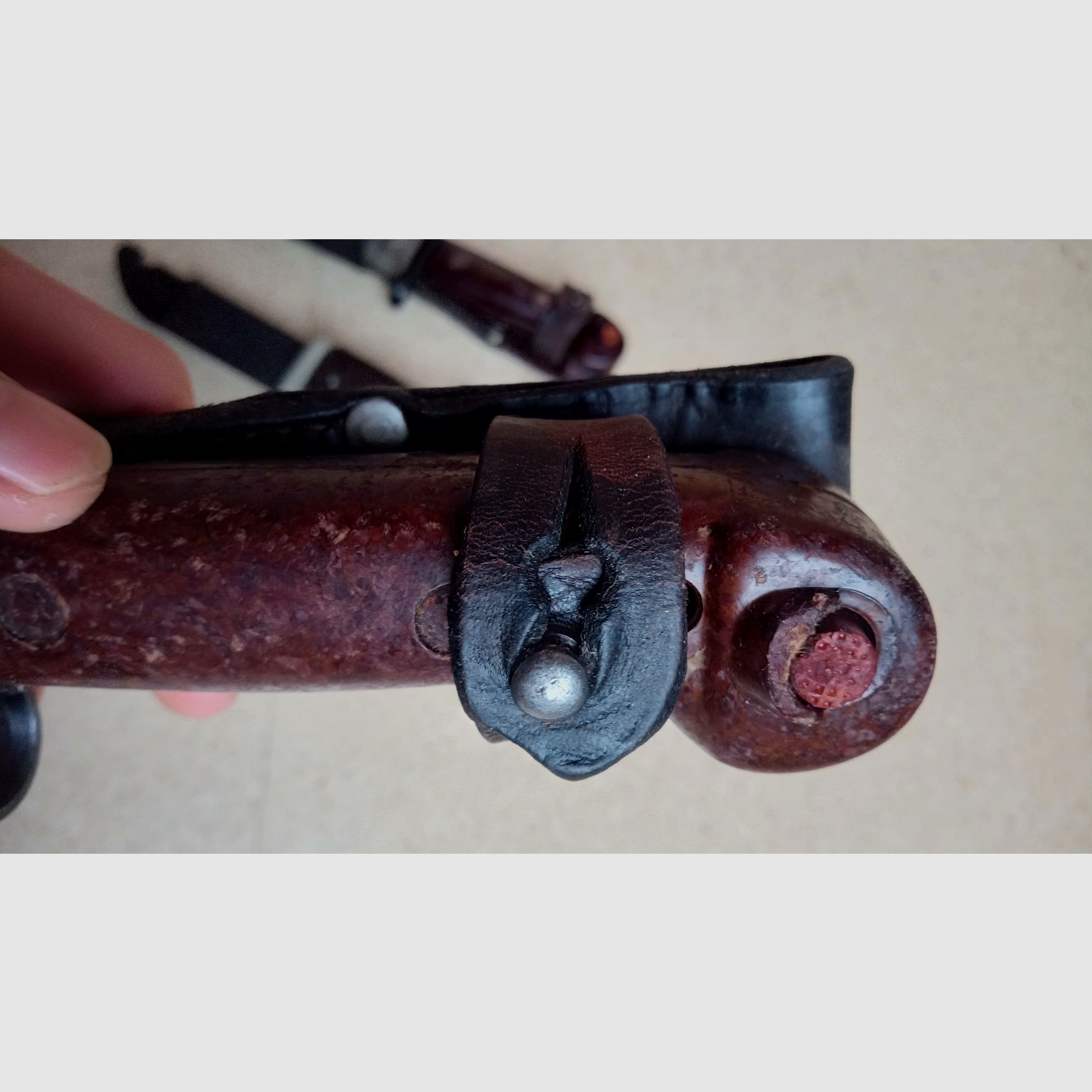 3 Rumänische 6h3 (6x3) AK Bajonette komplett inkl. Gummi Isolator und Leder Frosch  // AKM Bakelit Vintage