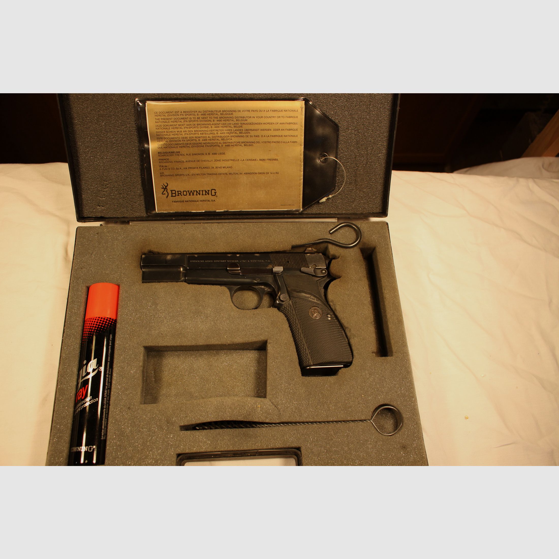 Pistole FN Highpower.