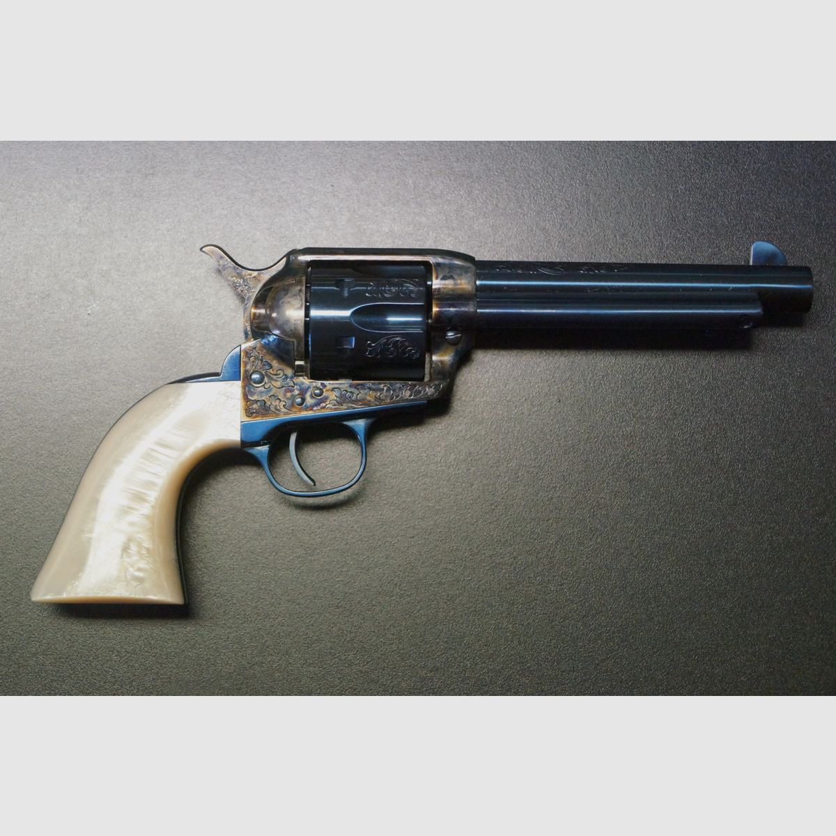 Uberti Cattleman handgegraveerd Carcoal Blue, afbeelding 1 van 5