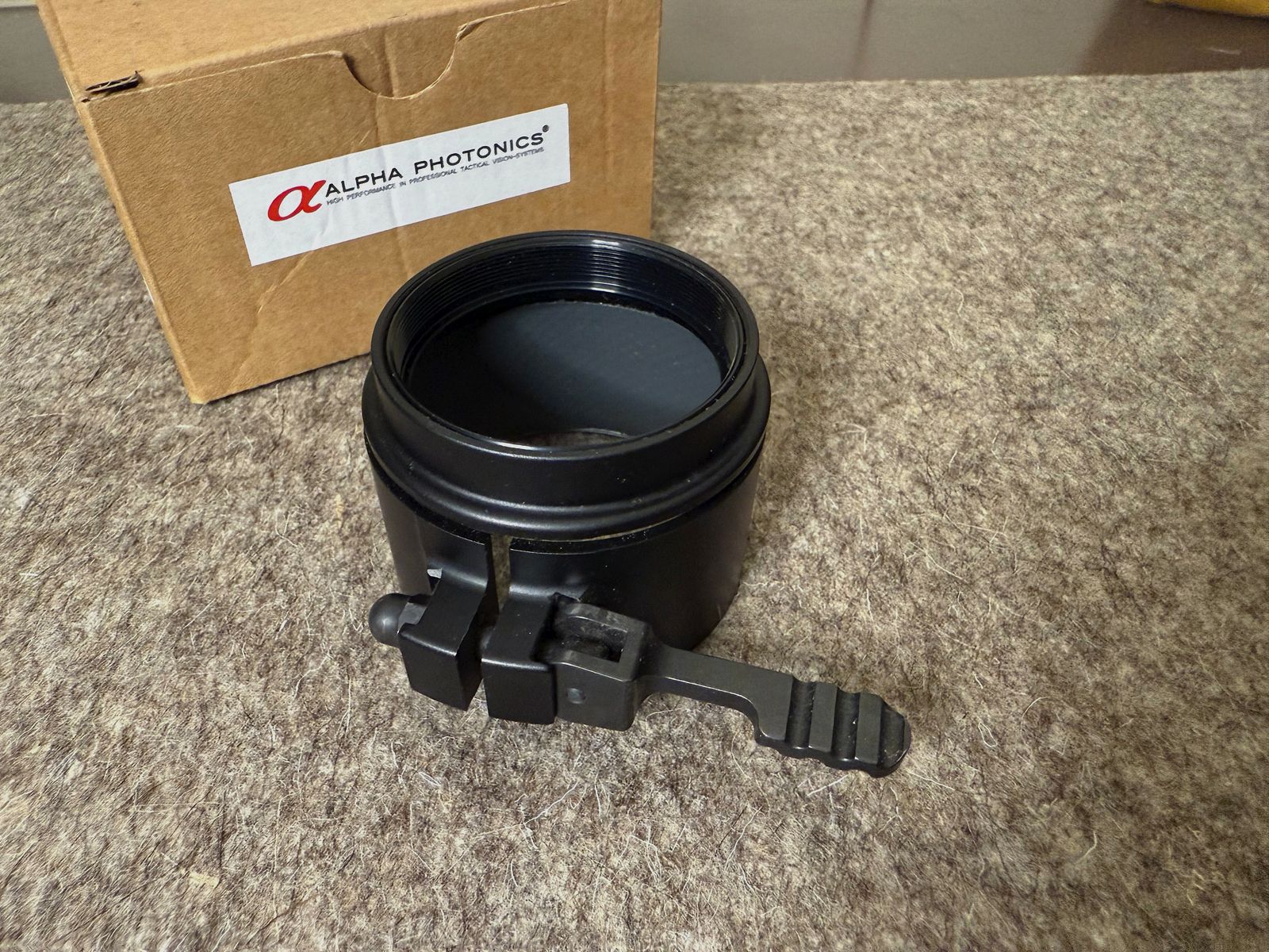 Klemmadapter Alpha Photonics M49 mit 57mm Durchmesser für Vorsatzgeräte