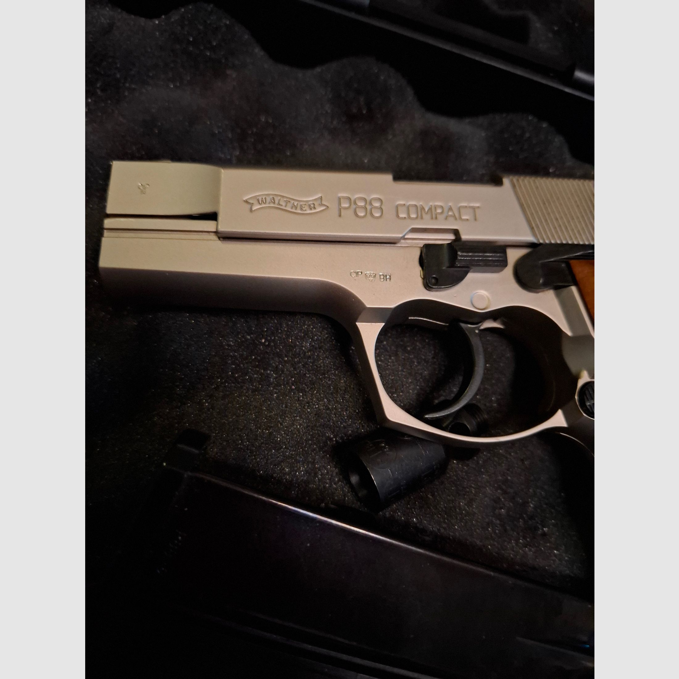 Walther P88 Compact  9mm P.A.K.   PTB 764