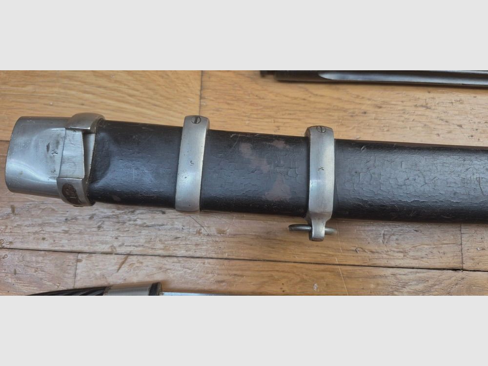 Bellissima shashka sovietica "cossack" modello 1927 - Rarissima arma di truppa con accessori bianchi nichelati (e non ottone) per il NKVD - Lama standard con gola singola e tallone profondo dritto - Arsenal di Zlatoust nel 1936 - Timbri di accettazione omogenei - Fodero conforme e originale modello truppa - TBE+, immagine 21 di 32