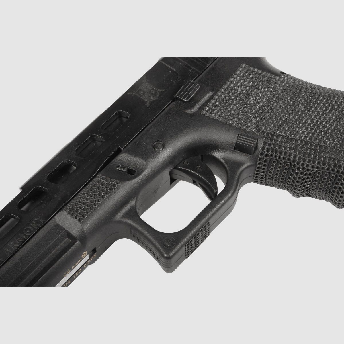 P06 GBB Airsoft Pistool met Grip Stippling in Zwart | Delta Armory