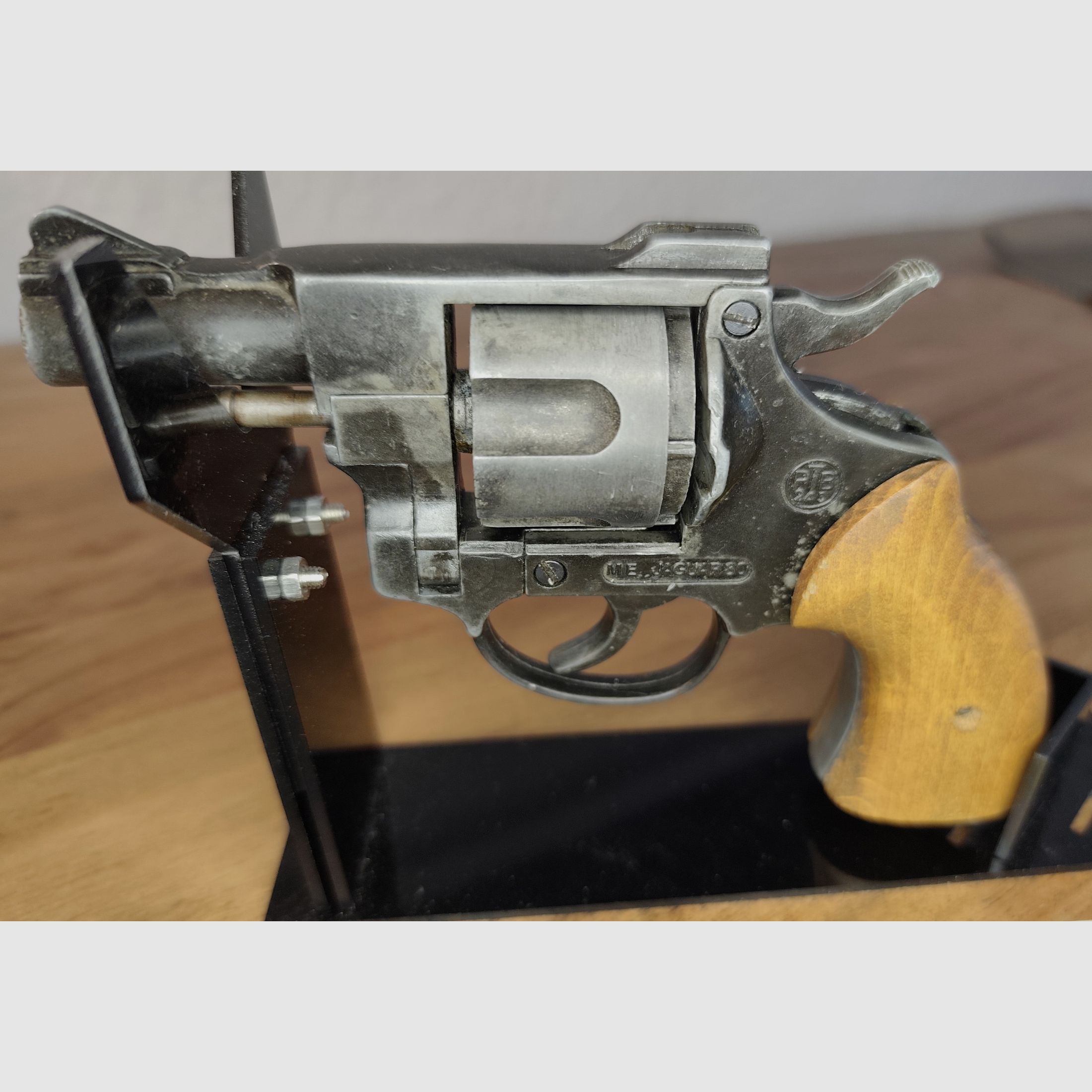 ME Jaguar 80 revolver 9mm + gas cartridges and leather shoulder holster