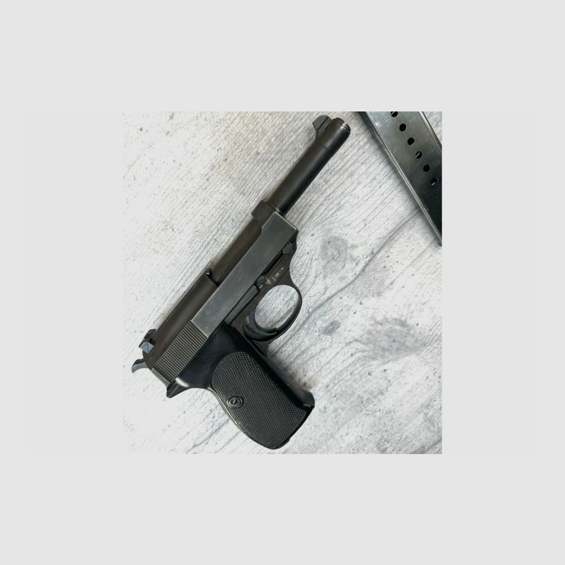 Carl Walther Fabbrica di Armi Ulm P38, 2x caricatori, cal.: 9mm Luger