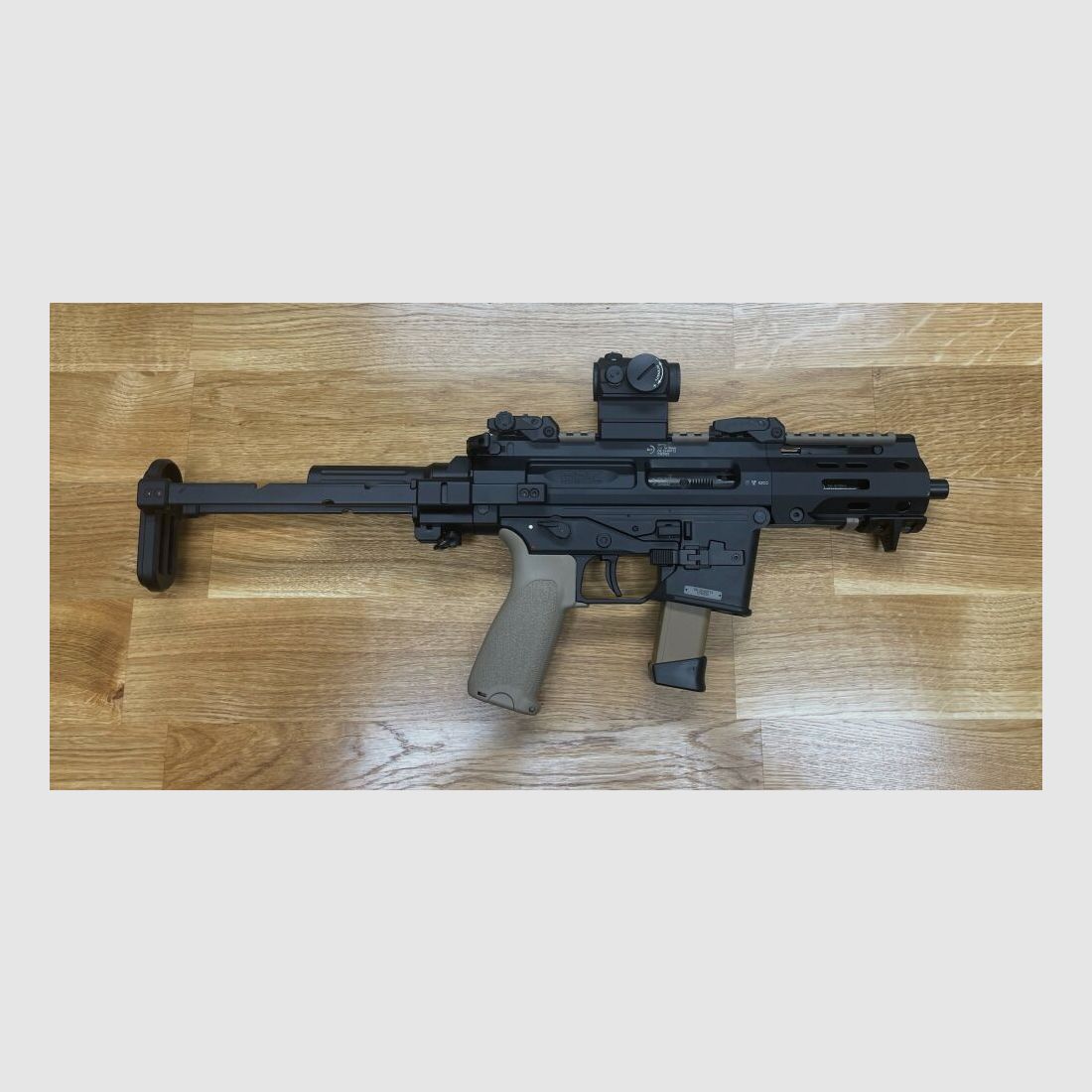 B&T AG SPC9 PDW G - semi-automatic pistol 9mm Luger - type Glock 9mm magazine similar to GHM9 APC9 Pro - SPC9 self-loading carbine / SLK/PCC