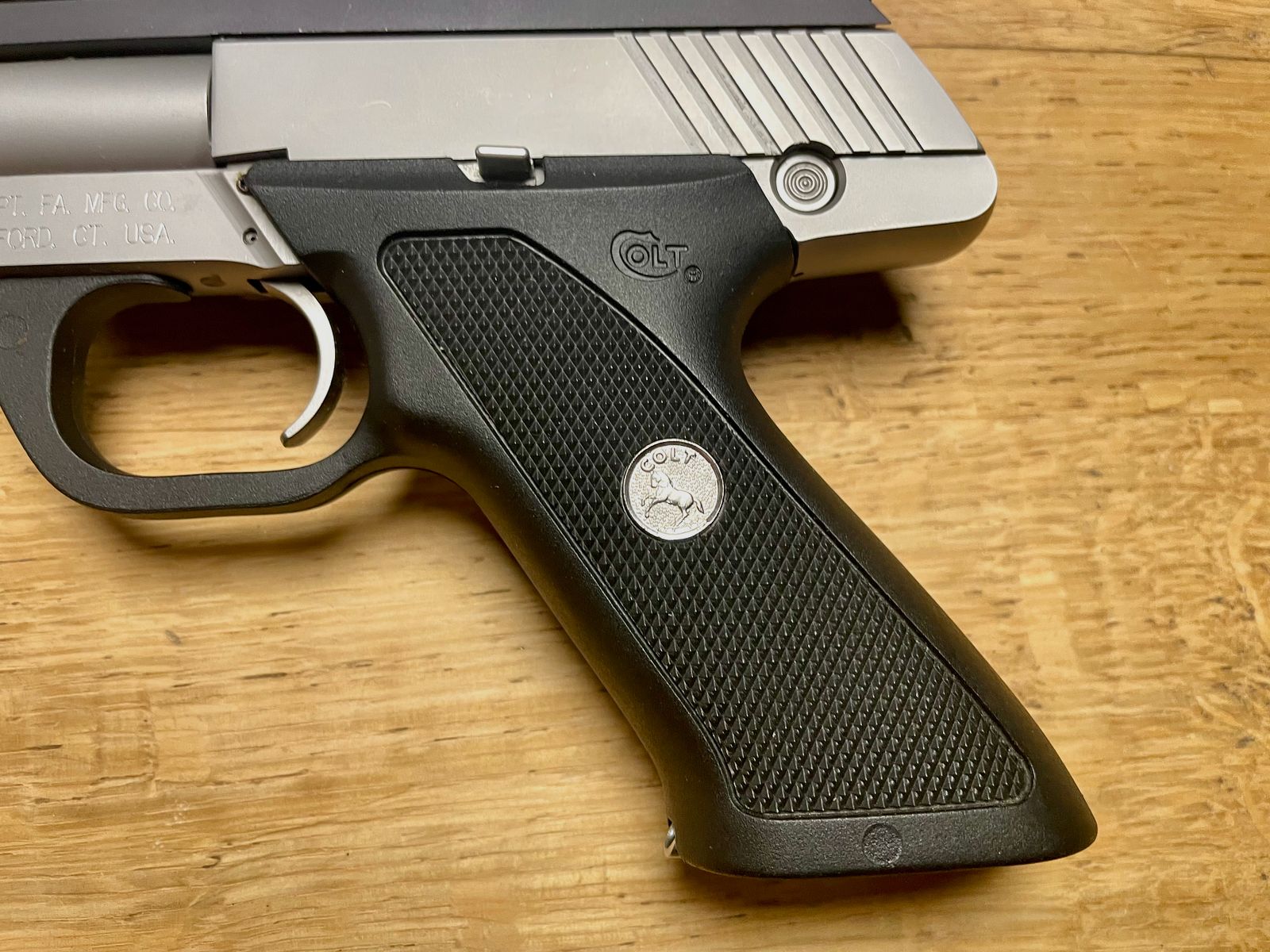 Pistole Colt Target Modell .22lr Bull Barrel mit Red Dot Ultra Dot Dist