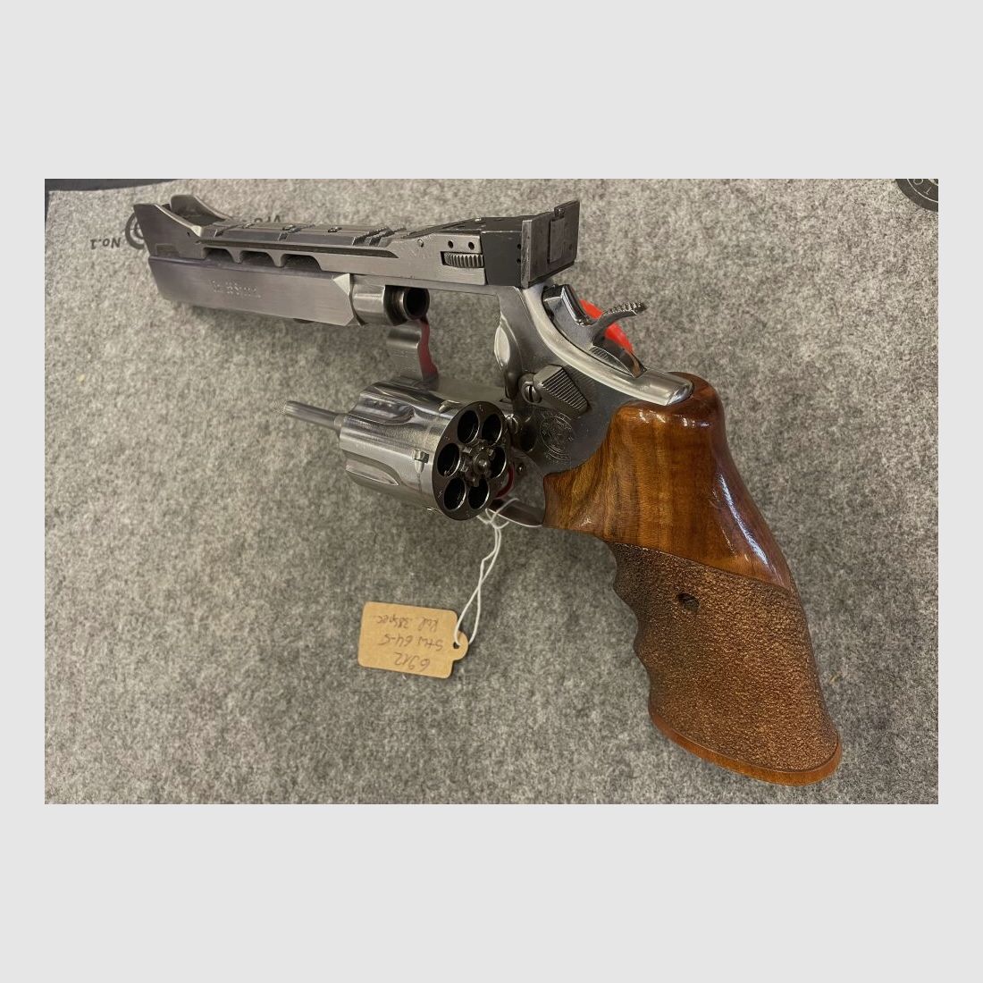 Smith + Wesson 64-5