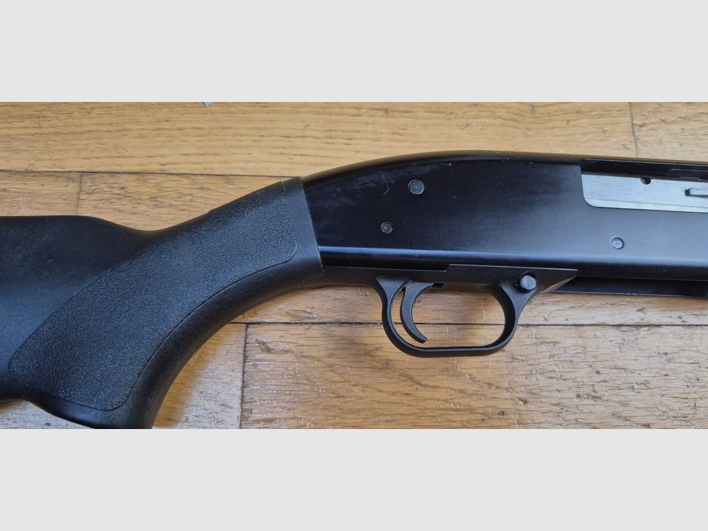 Zeer mooi pompgeweer Maverick 88 — Fabricage Mossberg — Kal. 12/76 — Glad loop van 61 cm — Kunststof kolf — 5 schoten +1 — Het betrouwbare en betaalbare pompgeweer bij uitstek — Bijna perfecte staat — TBE+/TBE++, afbeelding 27 van 33