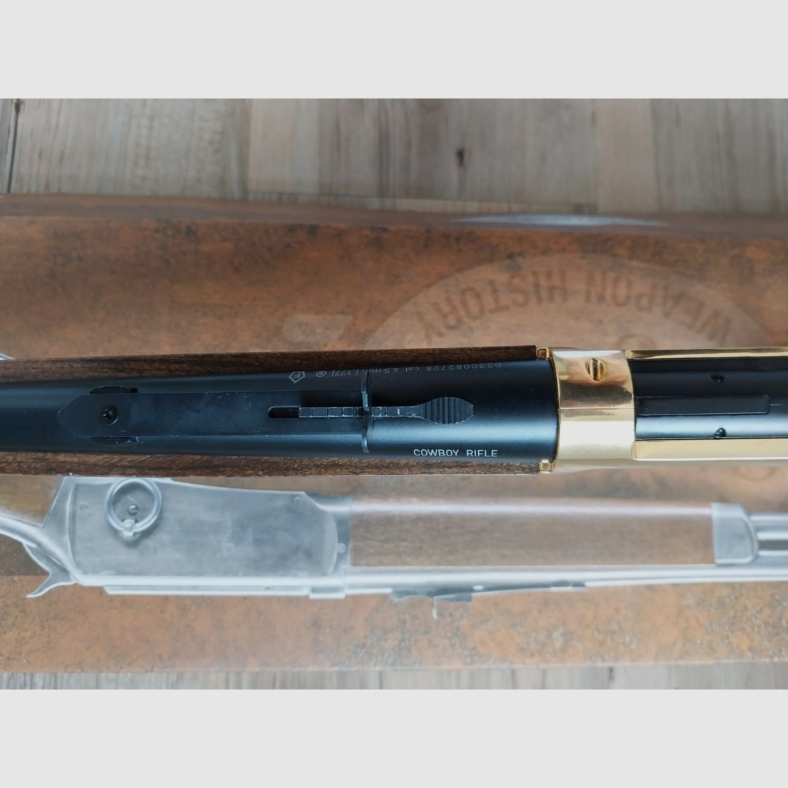 Rifle Cowboy Legends acabado dorado 4,5 mm BB Co2 + 20 cápsulas de Co2 + 1500 BBs 4,5mm