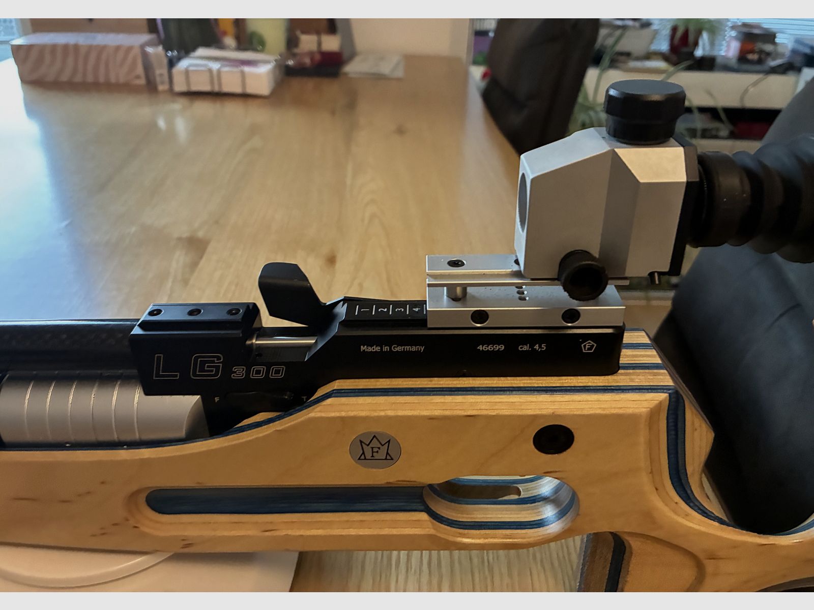 Air rifle LG 300 XT LG300XT wooden stock in top condition late model