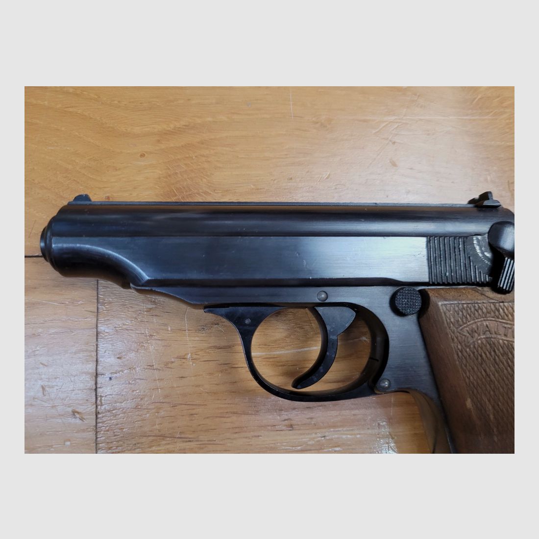 Seltenes Walther PP Pistol – Kaliber 7,65 (nicht angegeben!) – Seltene Herstellung Walther Zella-Mehlis von Februar/März 1945 – Schöne Griffschalen und schöner Lauf – Zustand TTBE++ – Neu!, Bild 16 von 17