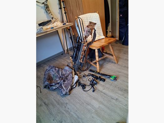 Arbalète de chasse recurve Excalibur Matrix 330, 220 lbs avec beaucoup d'accessoires