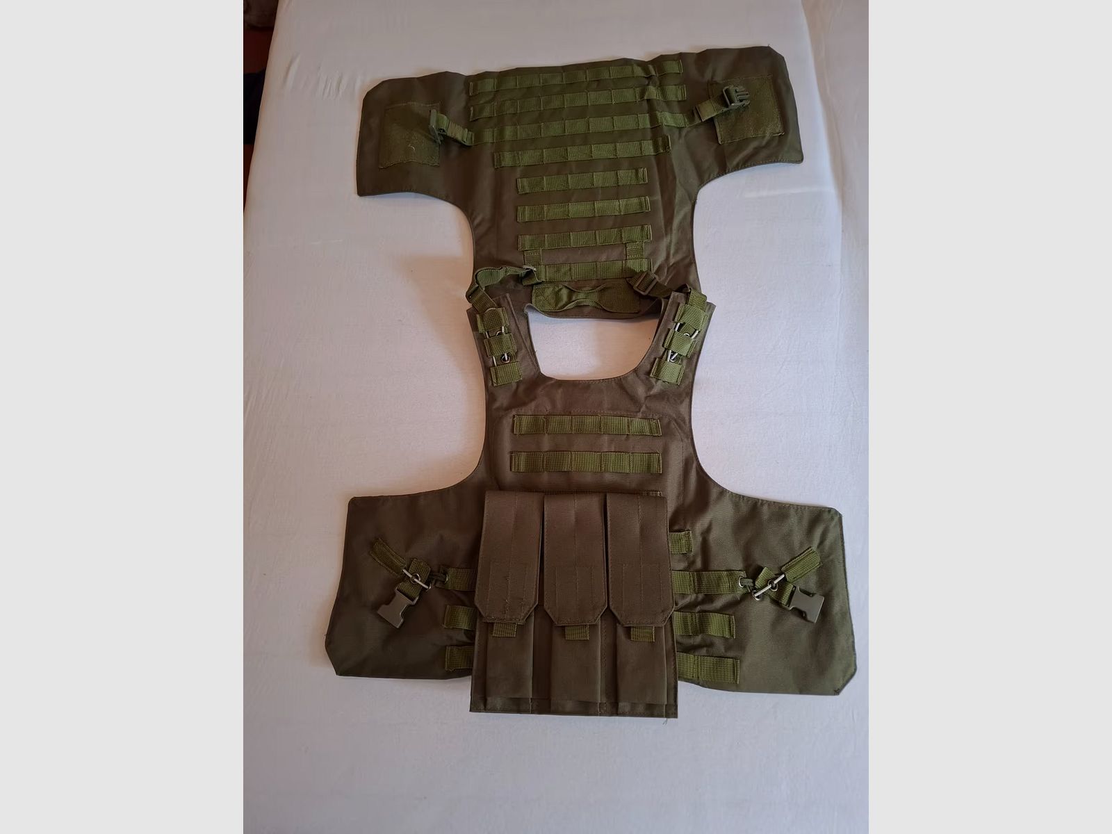 Olivgrüne Schutzweste für den Airsoftgebrauch