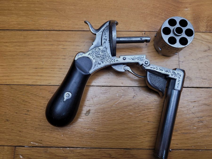 Seltenes Revolver mit Eyraud-System – drehbarer Lauf um eine Achse – Kaliber 9mm mit Zündhütchen – sechs Schüsse – Gravuren – BE/TBE, Bild 14 von 17