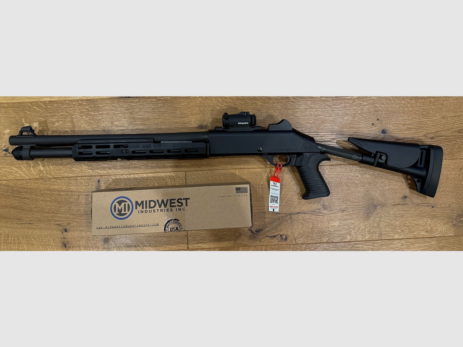 Benelli M4 Super 90 TS avec Aimpoint et crosse avant M-LOK