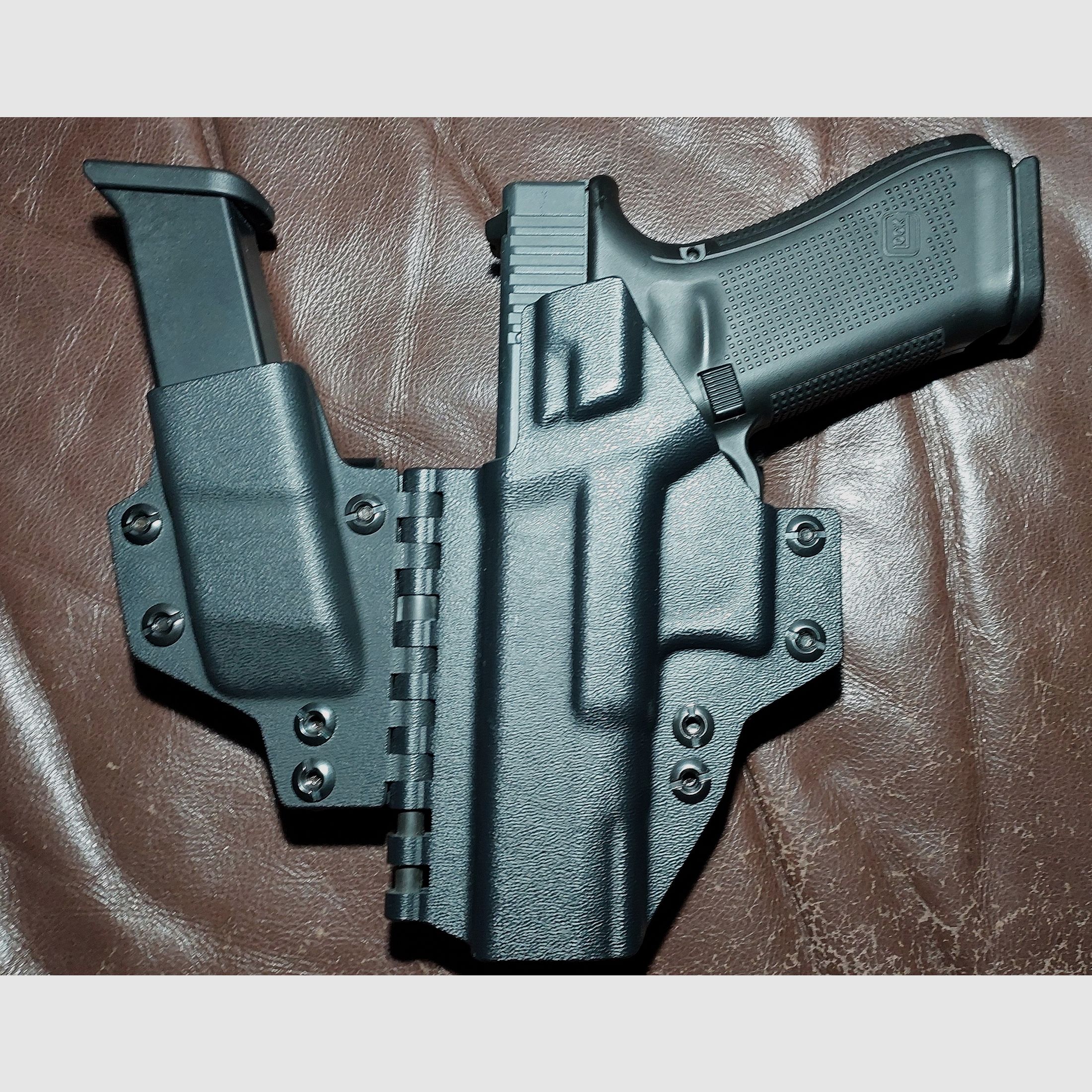 Glock 17 Gen5 Schreckschuss Pistole 9mm P.A.K. schwarz (PTB 1068) - 2 Magazine - Taktisches IWB Holster Rex Arms Sidecar