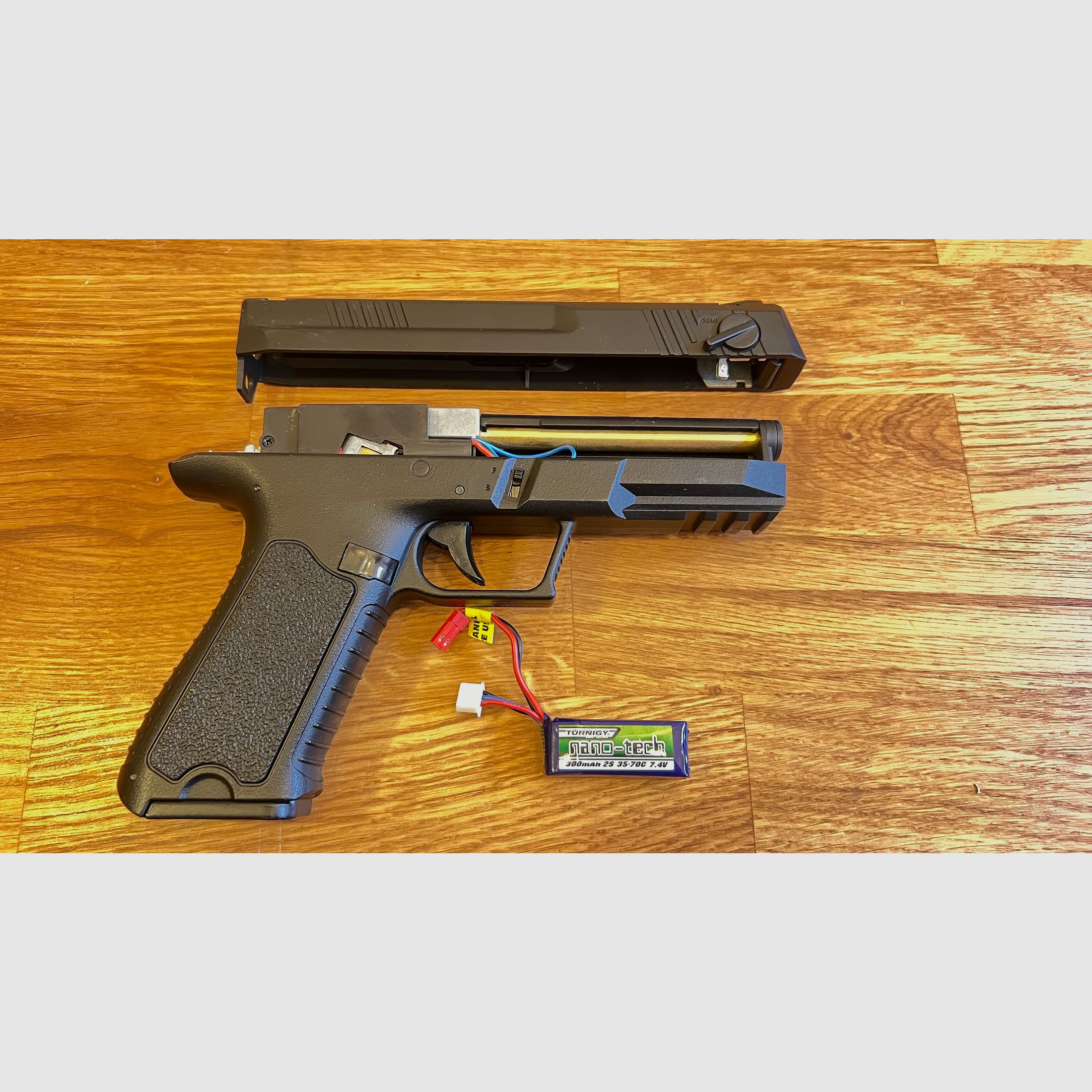 Cyma G18 / P226 / CM.030 AEP, inkl. Akku und Zubehör