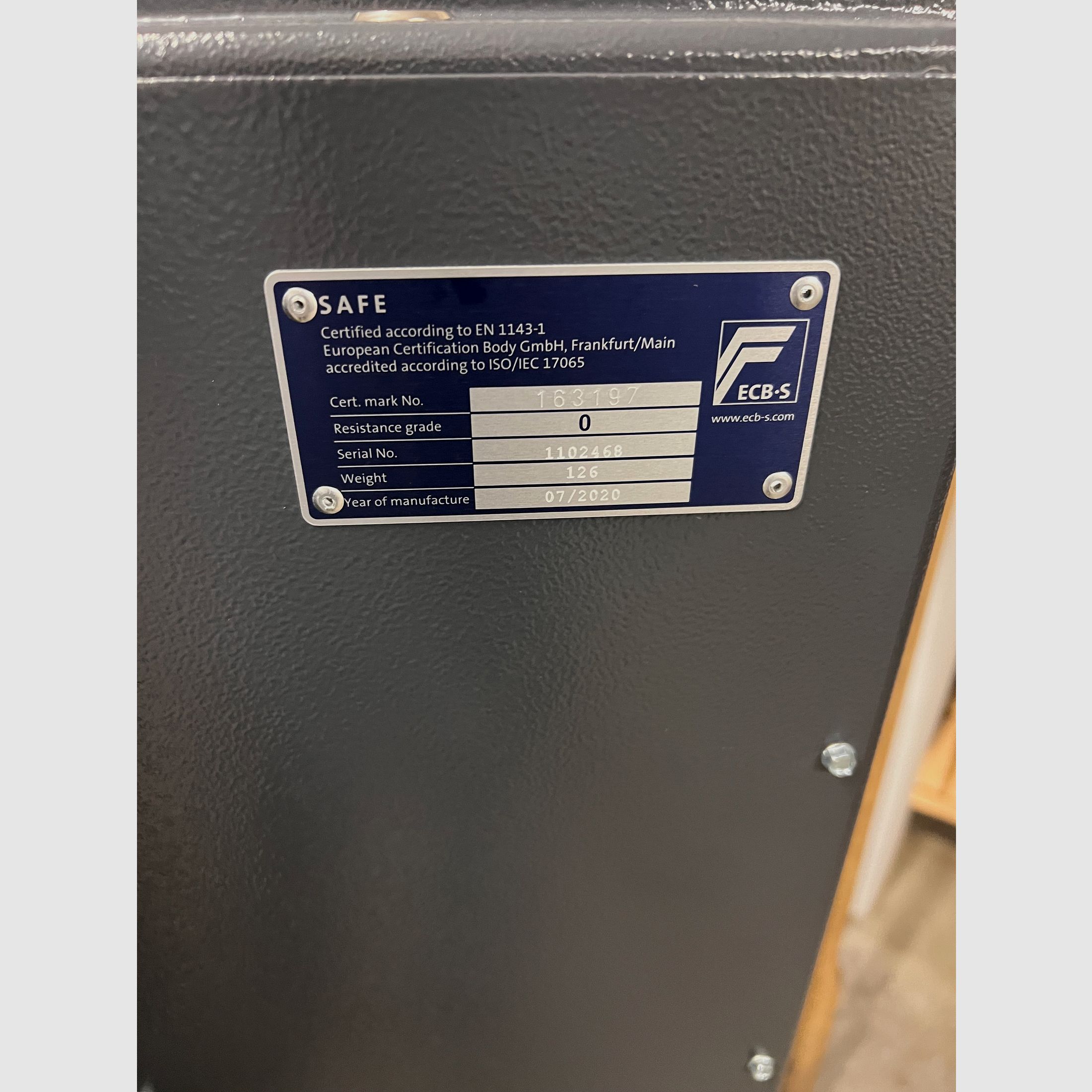 Armadura de clase 0 con cerradura de combinación