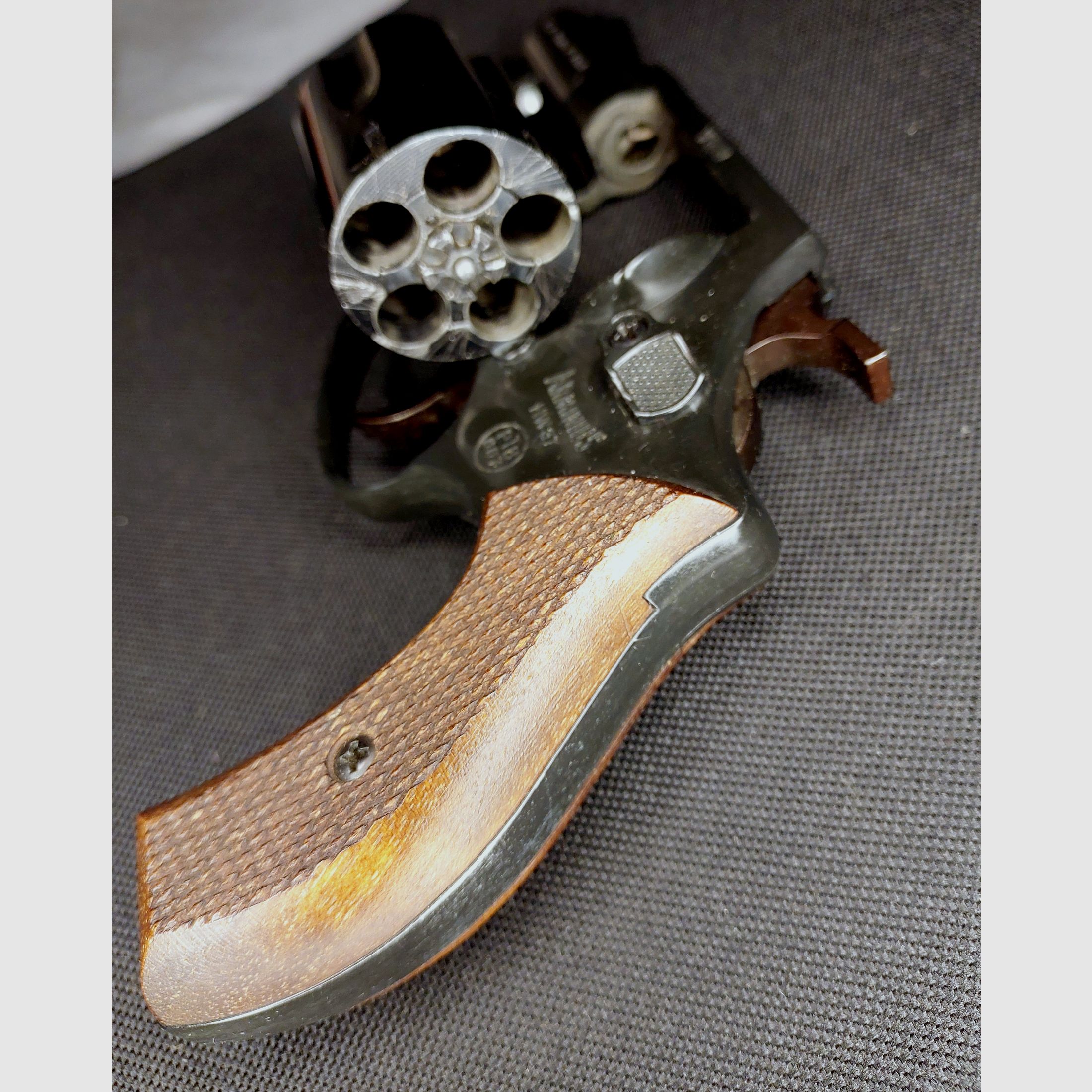 Weihrauch HW37 Kal. 9mm R.K. (PTB 887) OVP mit Holzgriffen und Lederholster - sehr gut erhalten (Arminius HW 37)