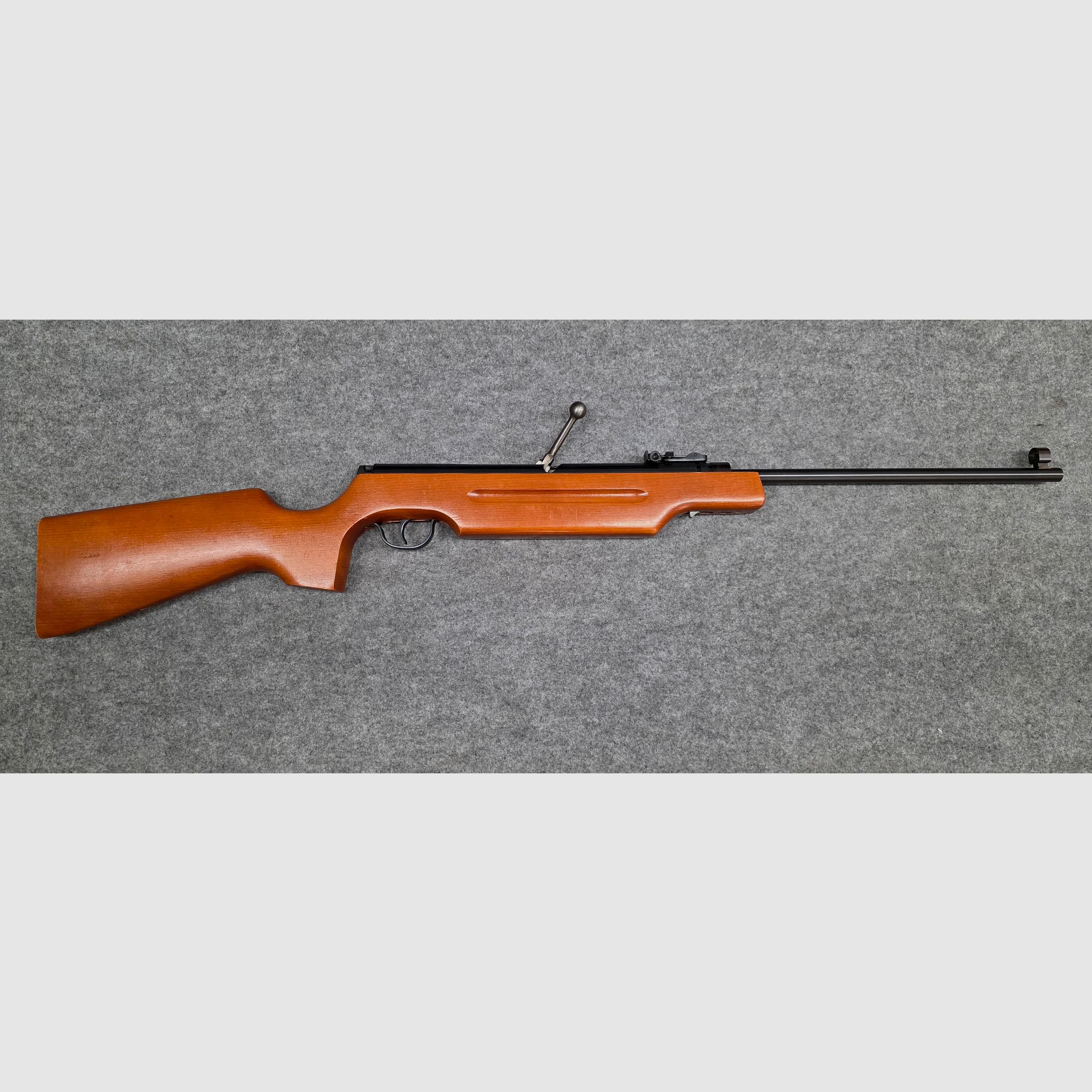 Carabina Haenel Mod. 310-4 con culata deportiva en estado de colección no restaurada, cargador 310