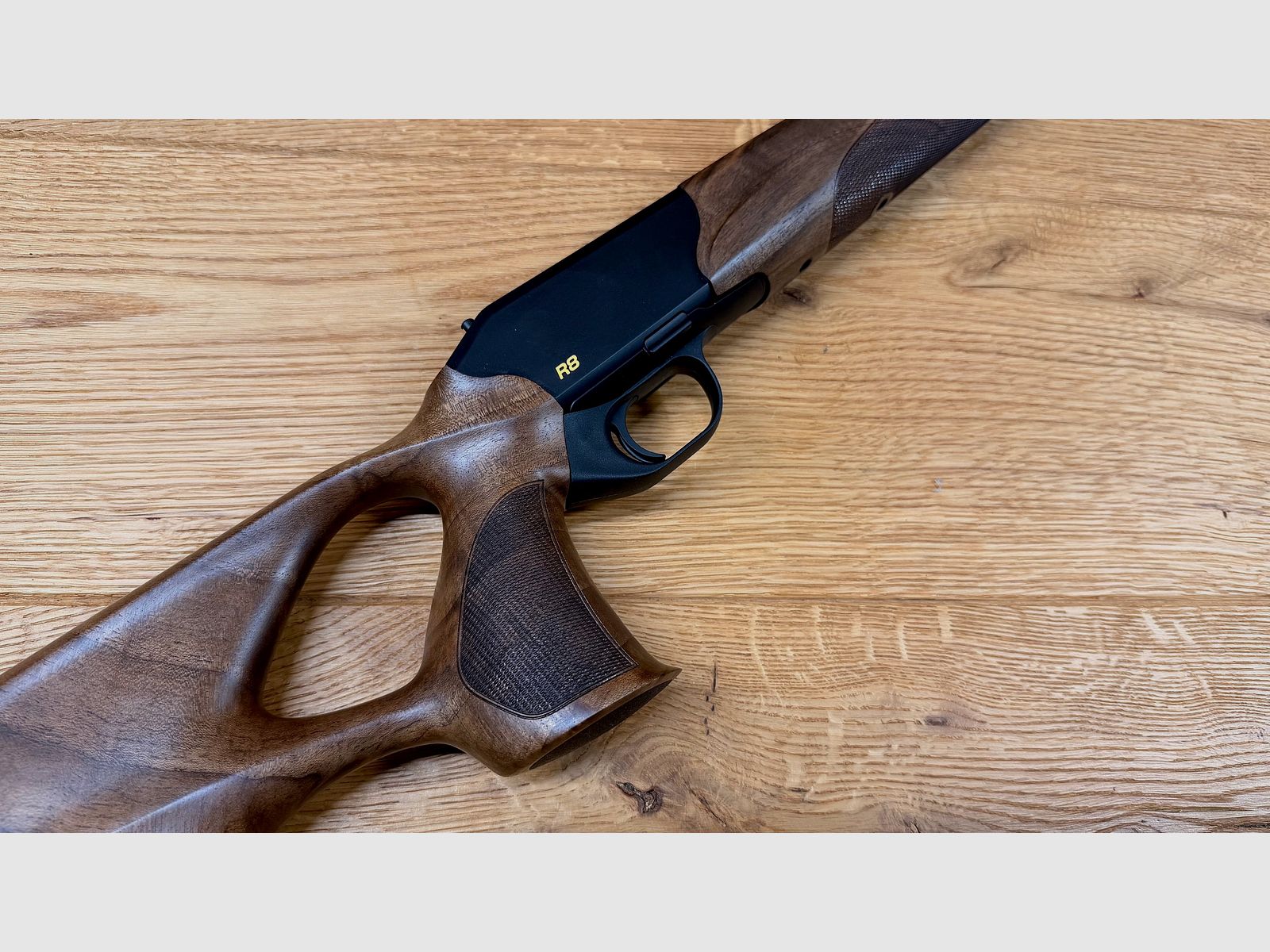 Blaser R8 Success Schäftung / Holzklasse 4 / R8 Logo in Gelb / top Holz absolute Gelegenheit